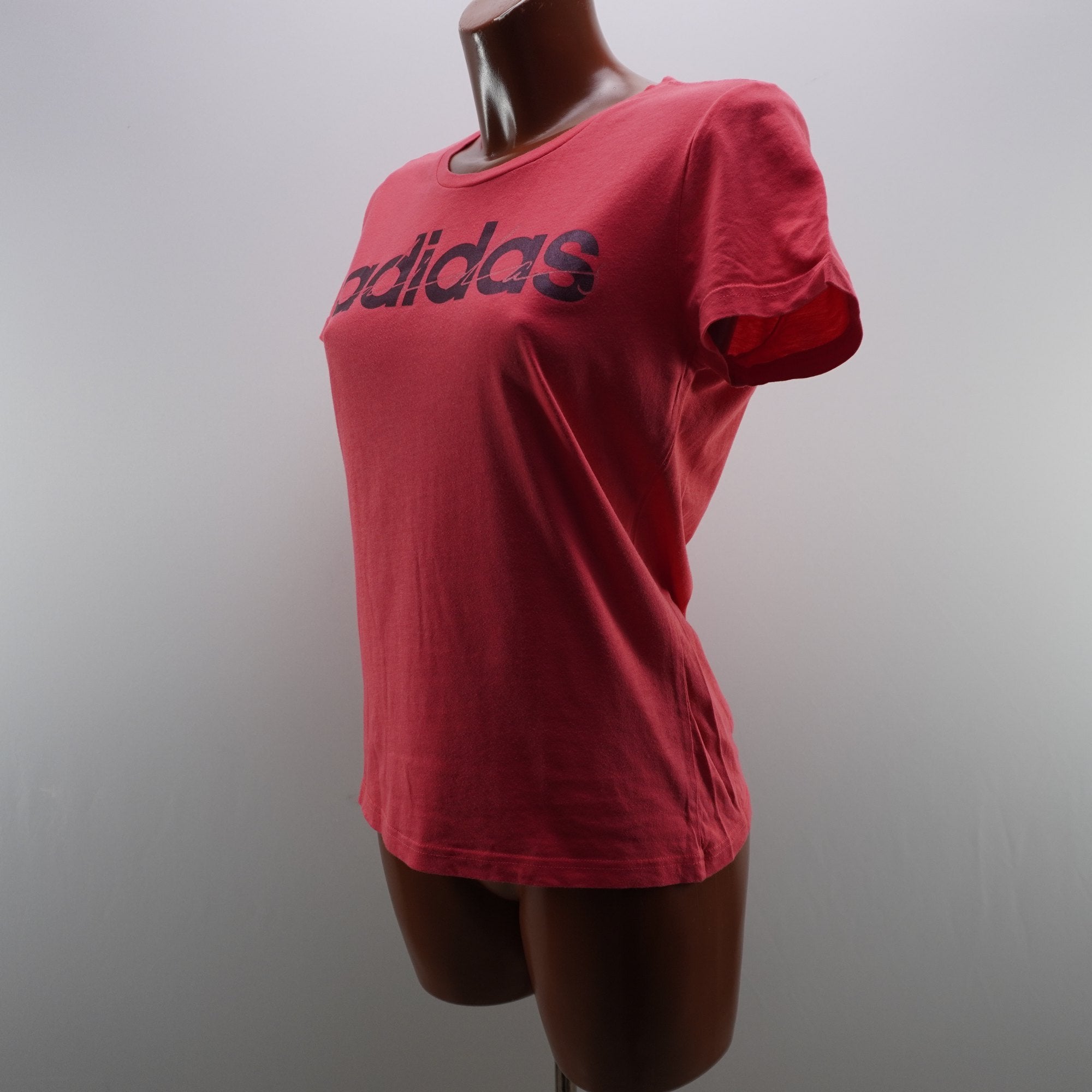 Camiseta de Manga Corta Adidas para Mujer - Roja, M, Usada en Muy Buen Estado