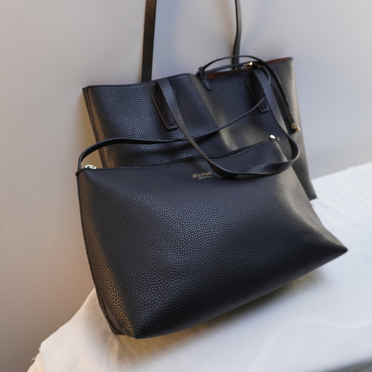 Bolso Baguette Guess para Mujer Usado - Negro