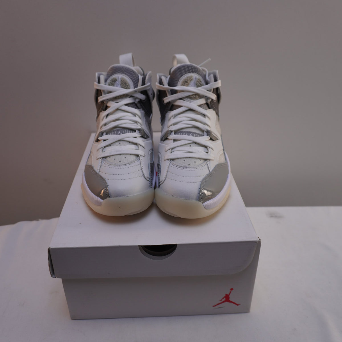 Zapatillas Jordan para Hombre Usadas - Blancas, Talla 36.5