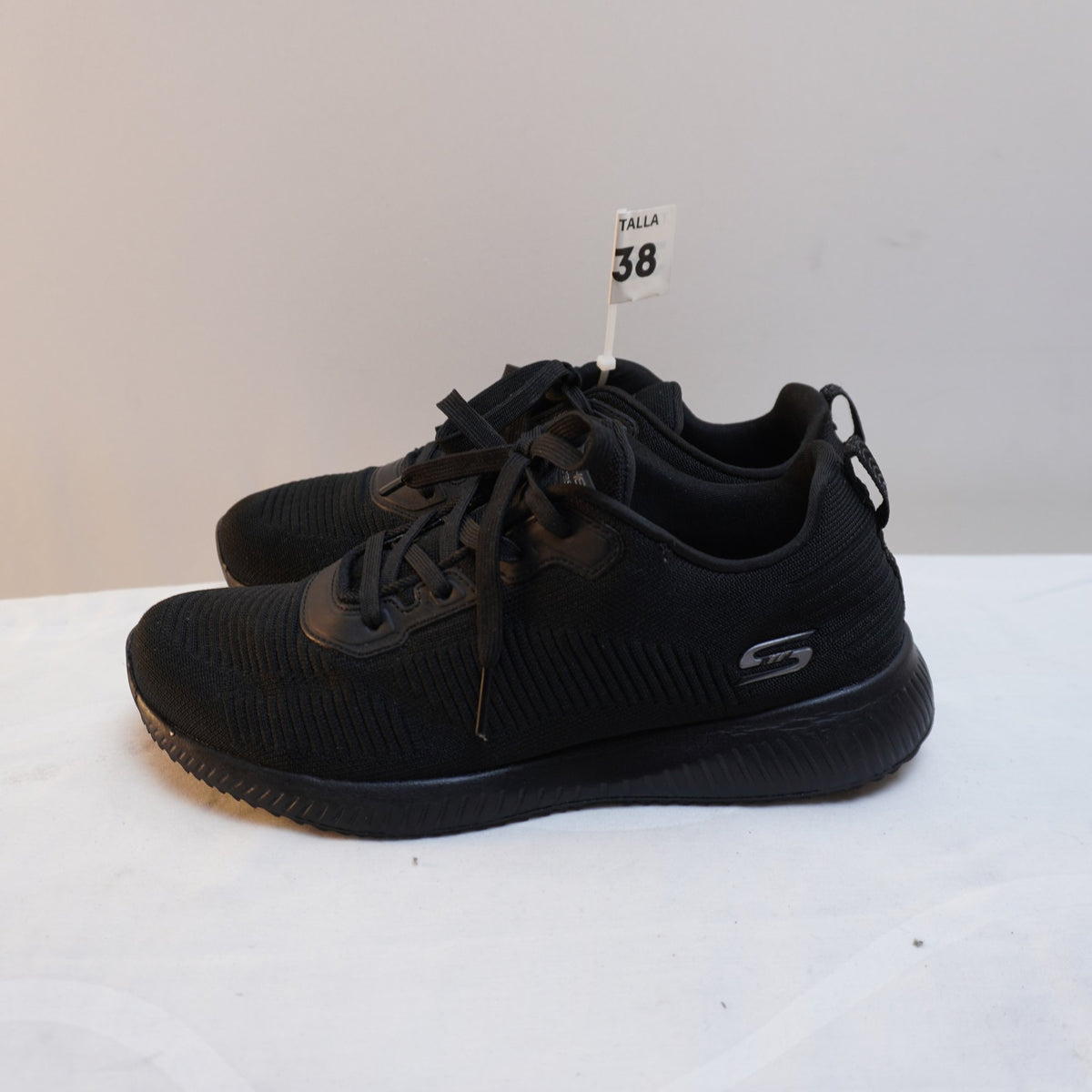 Zapatillas Skechers para Mujer Usadas - Negro, Talla 38