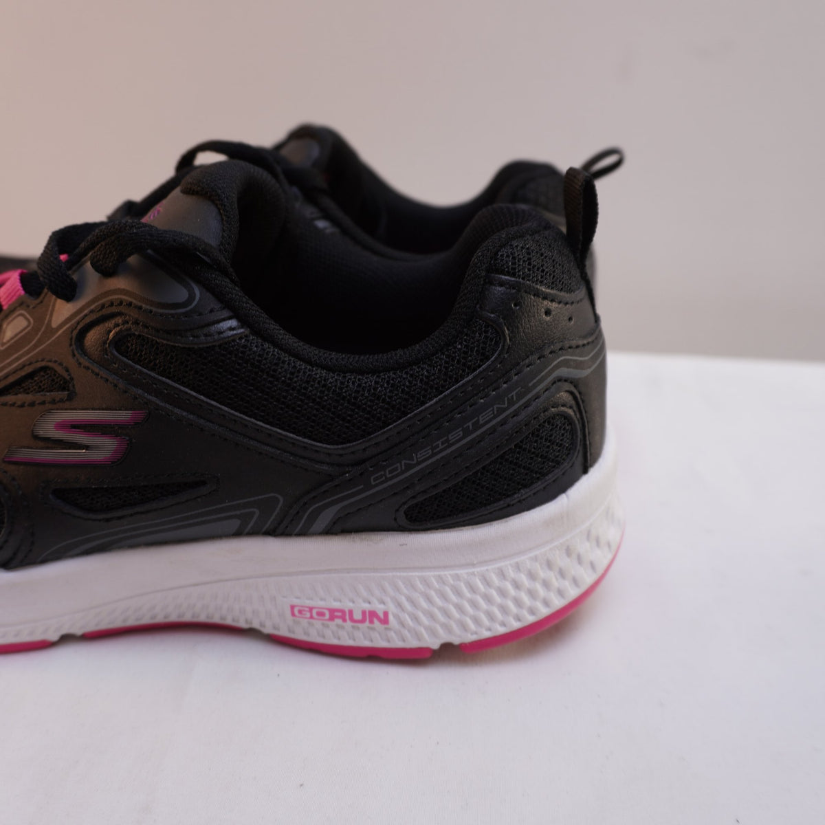 Zapatillas Skechers para Mujer Usadas - Negro, Talla 39