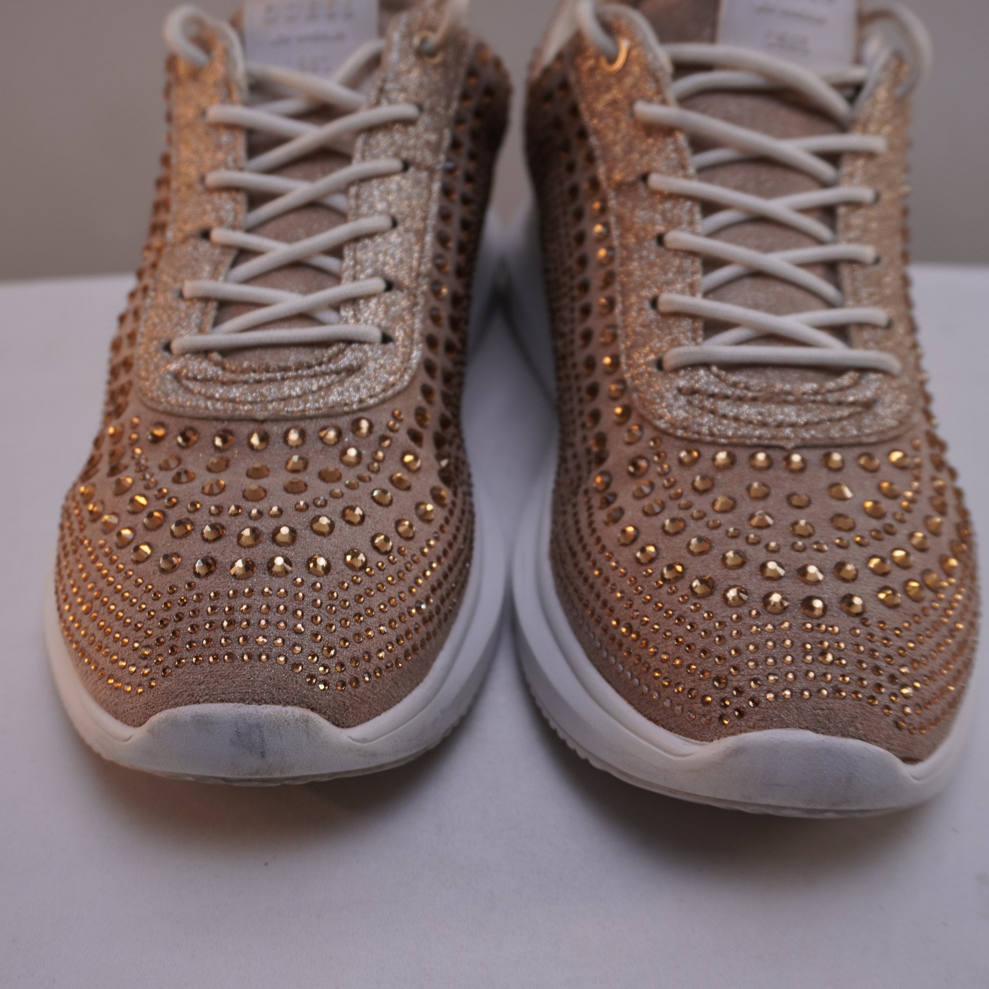 Zapatillas Guess para Mujer Usadas - Dorado, Talla 39