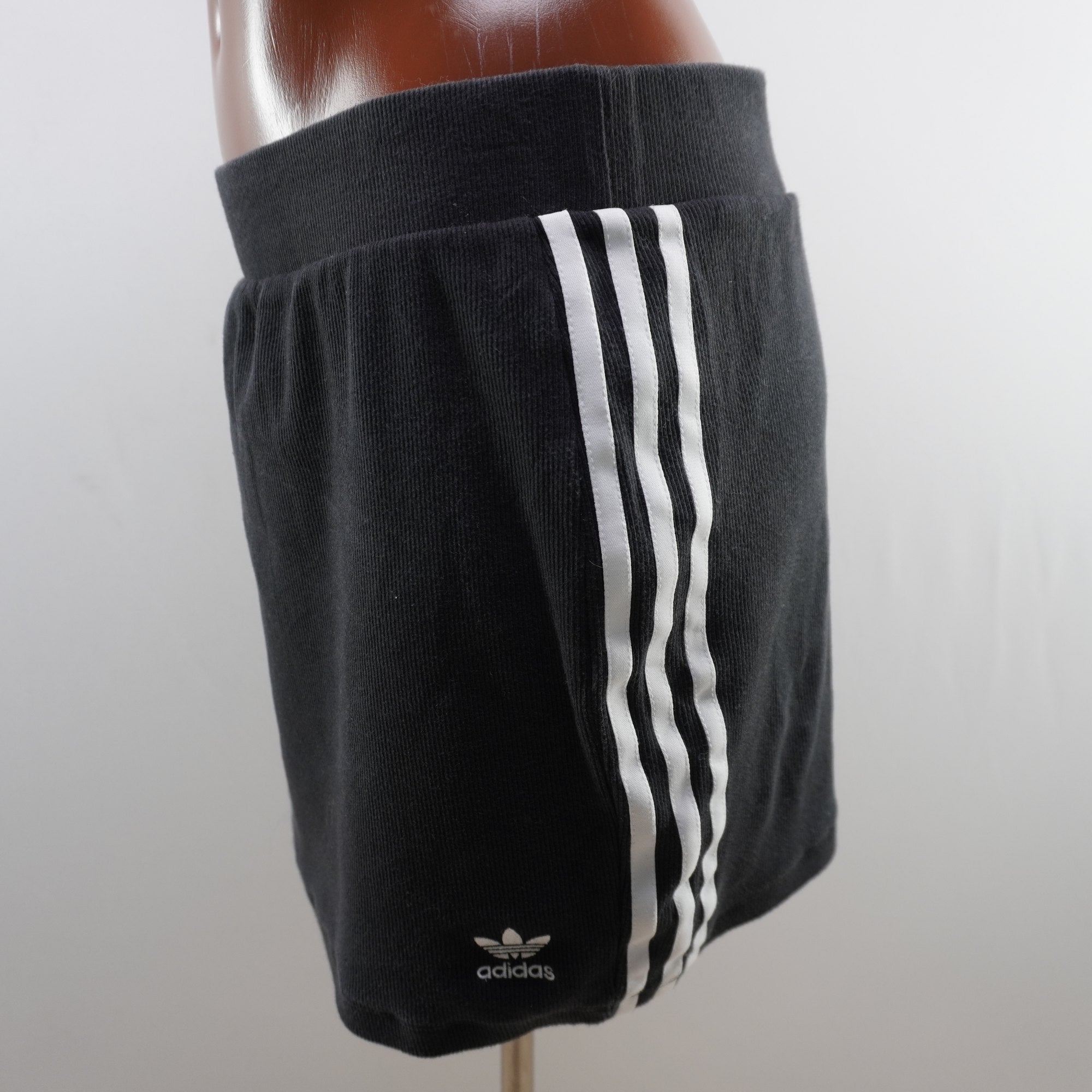 Falda Adidas para Mujer Usada - Negra, M