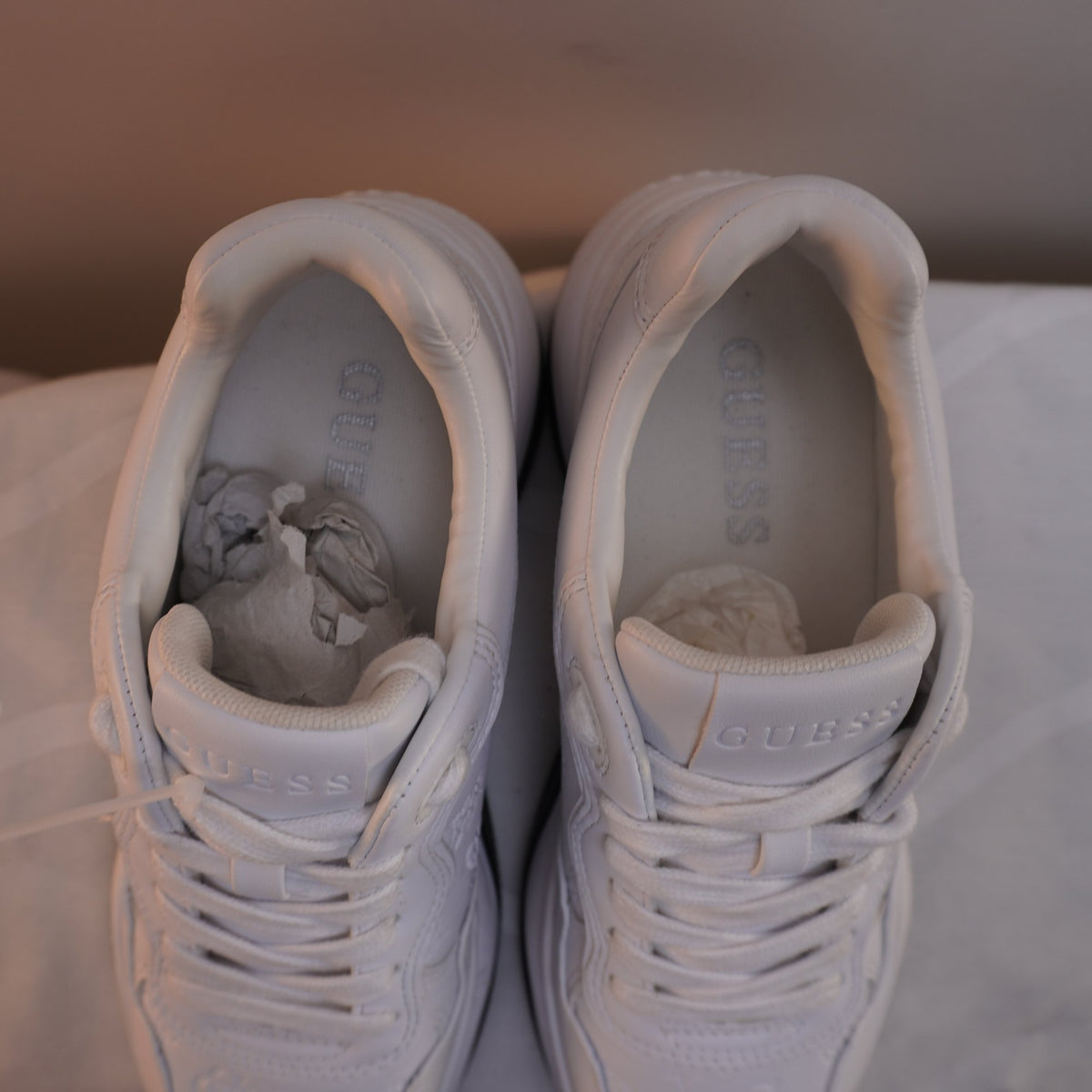 Zapatillas Guess para Mujer Nuevas - Blancas, Talla 38