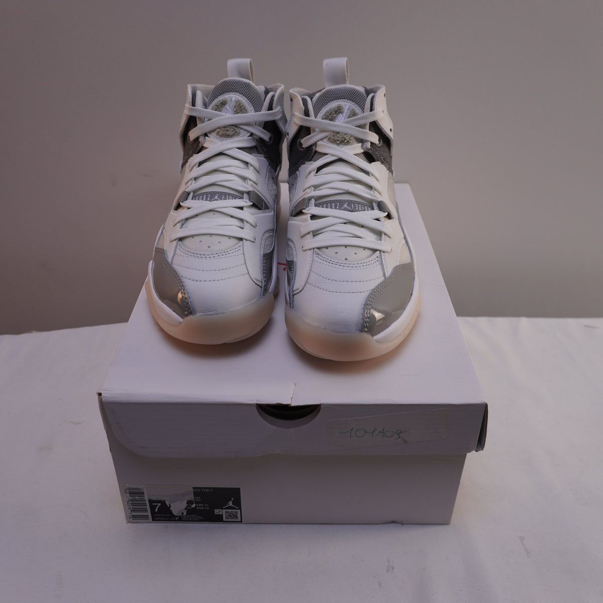 Zapatillas Jordan para Hombre Usadas - Blancas, Talla 38