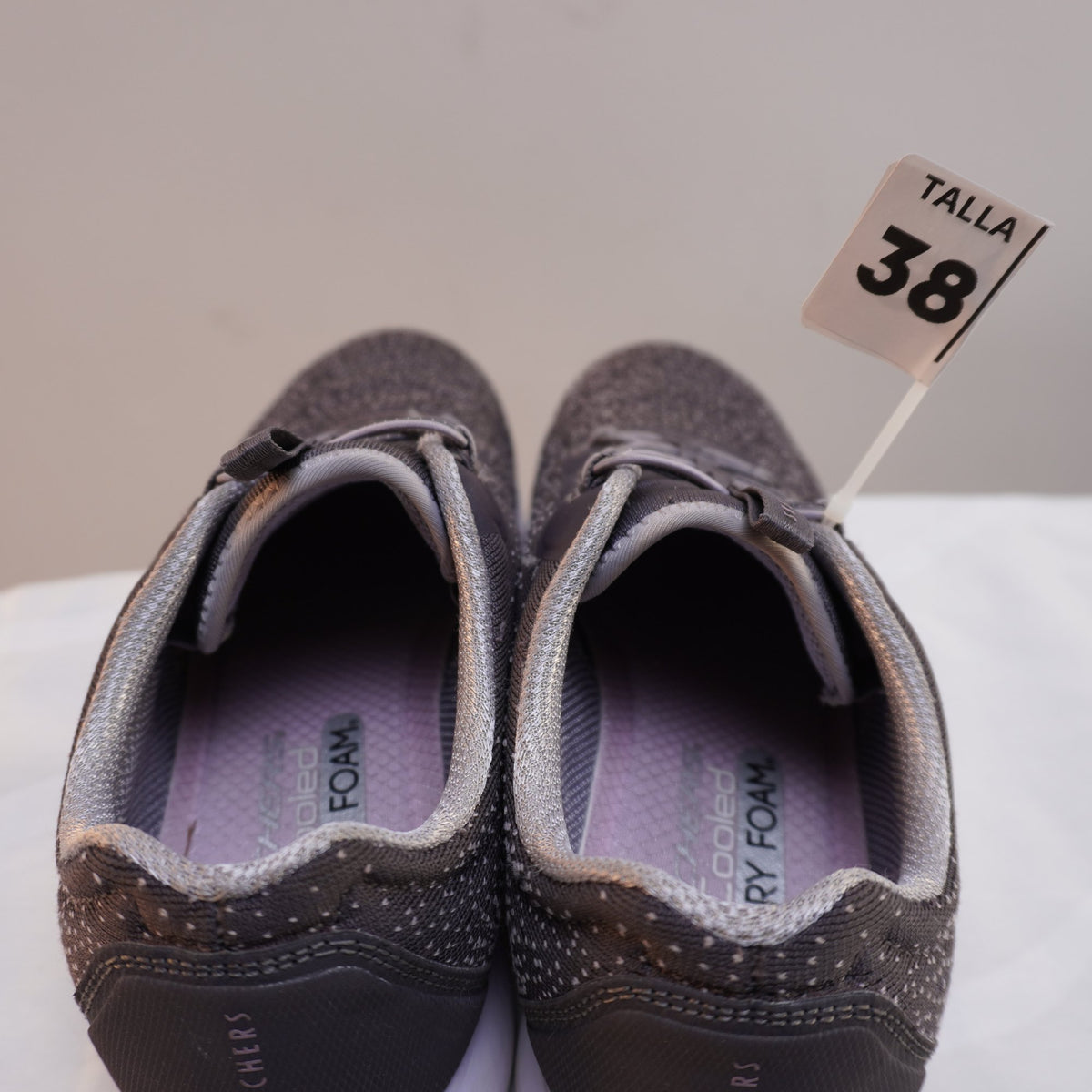 Zapatillas Skechers para Mujer Grises - Talla 38, Usadas en Muy Buen Estado