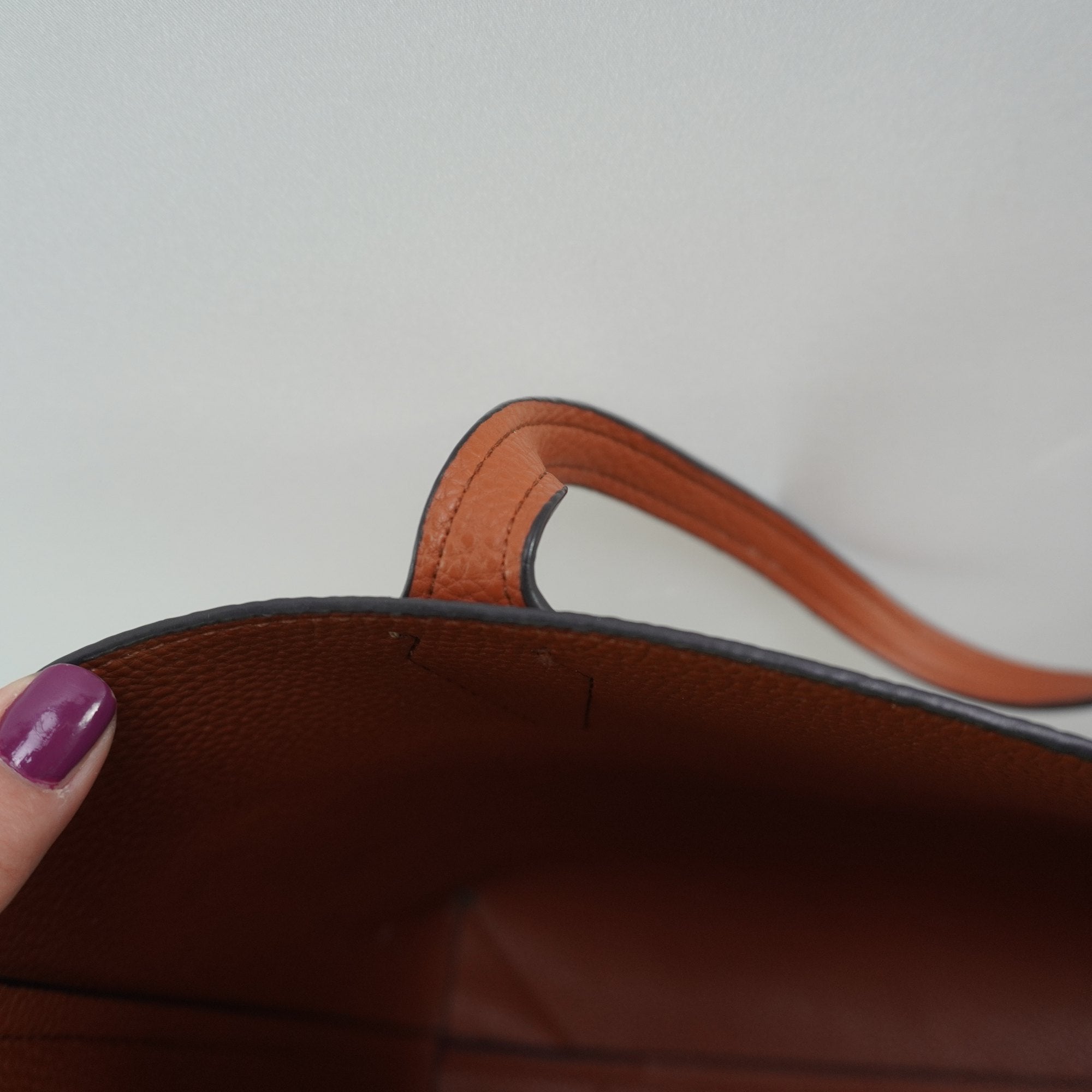 Bolso Baguette Guess para Mujer Usado - Rosa en Muy Buen Estado