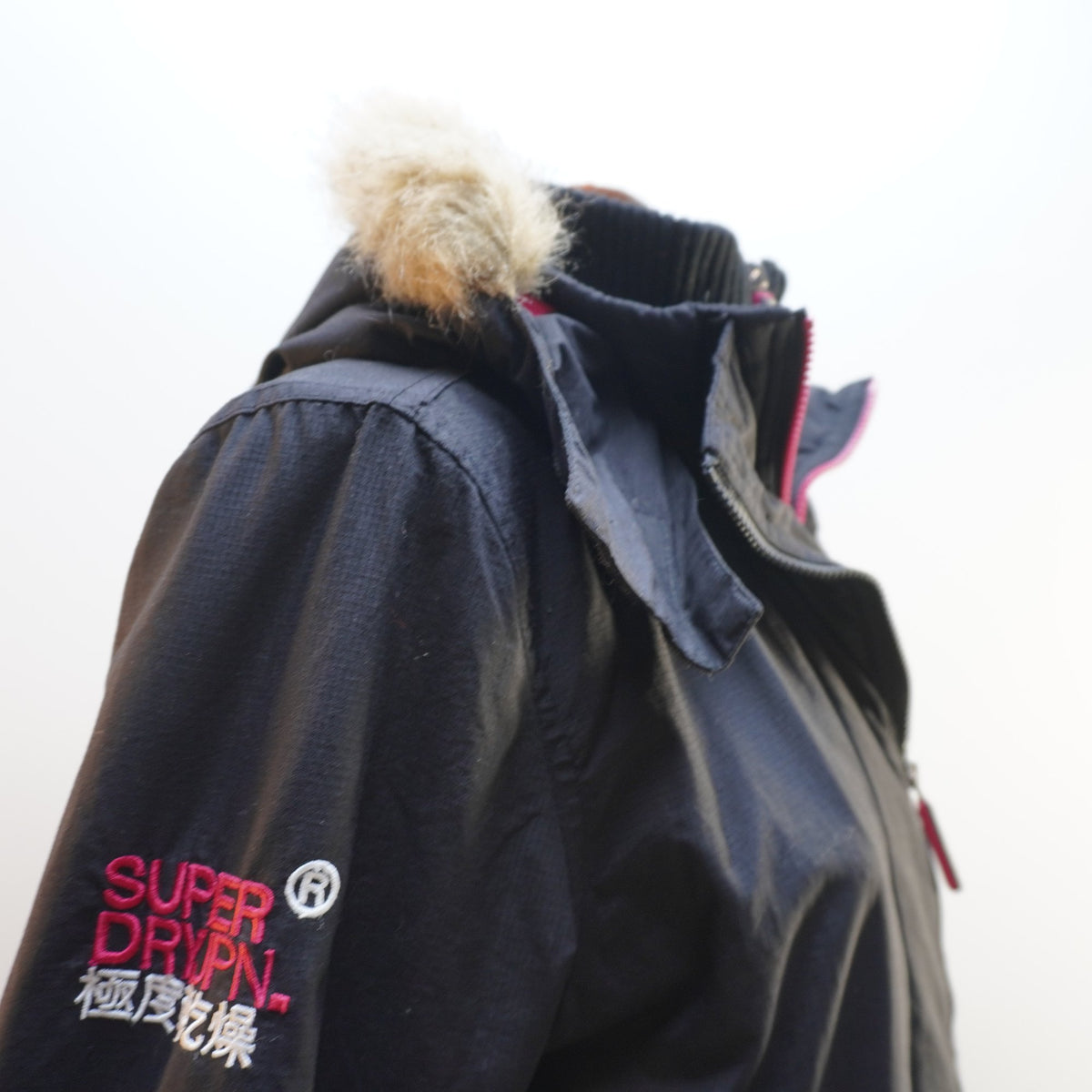 Parka Superdry para Mujer Usada - Negra, XL