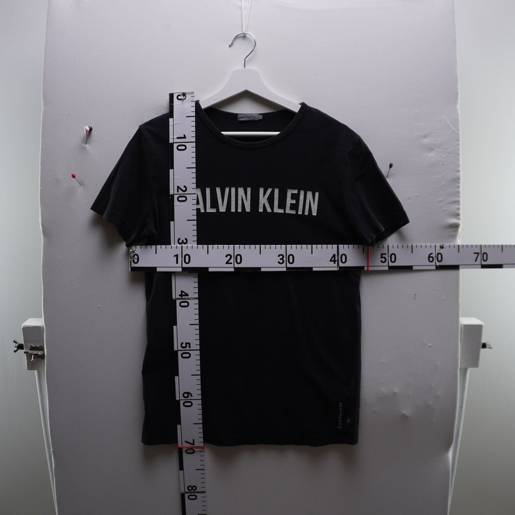 Camiseta de Manga Corta Calvin Klein para Mujer Usada - Negra, S