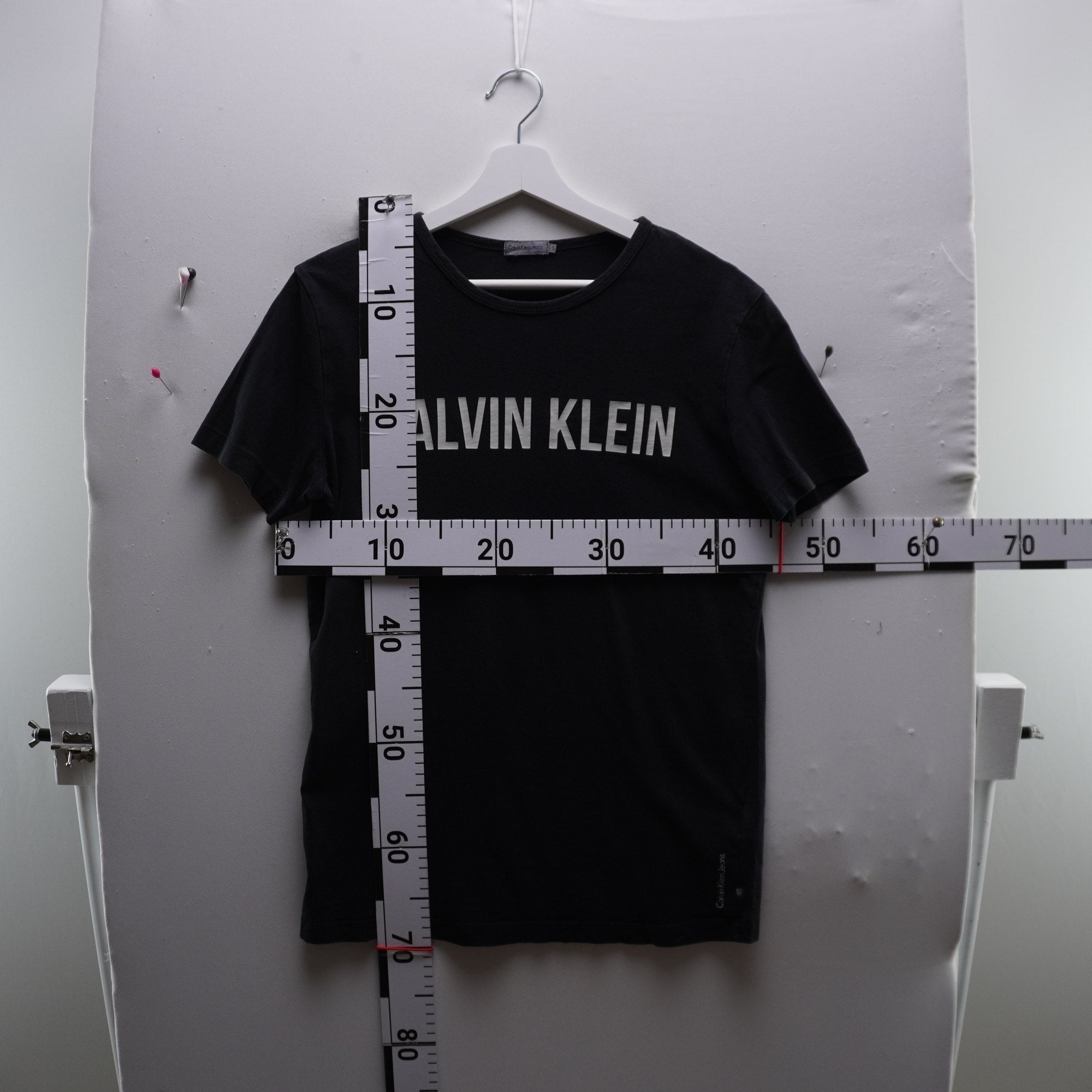 Camiseta de Manga Corta Calvin Klein para Mujer Usada - Negra, S