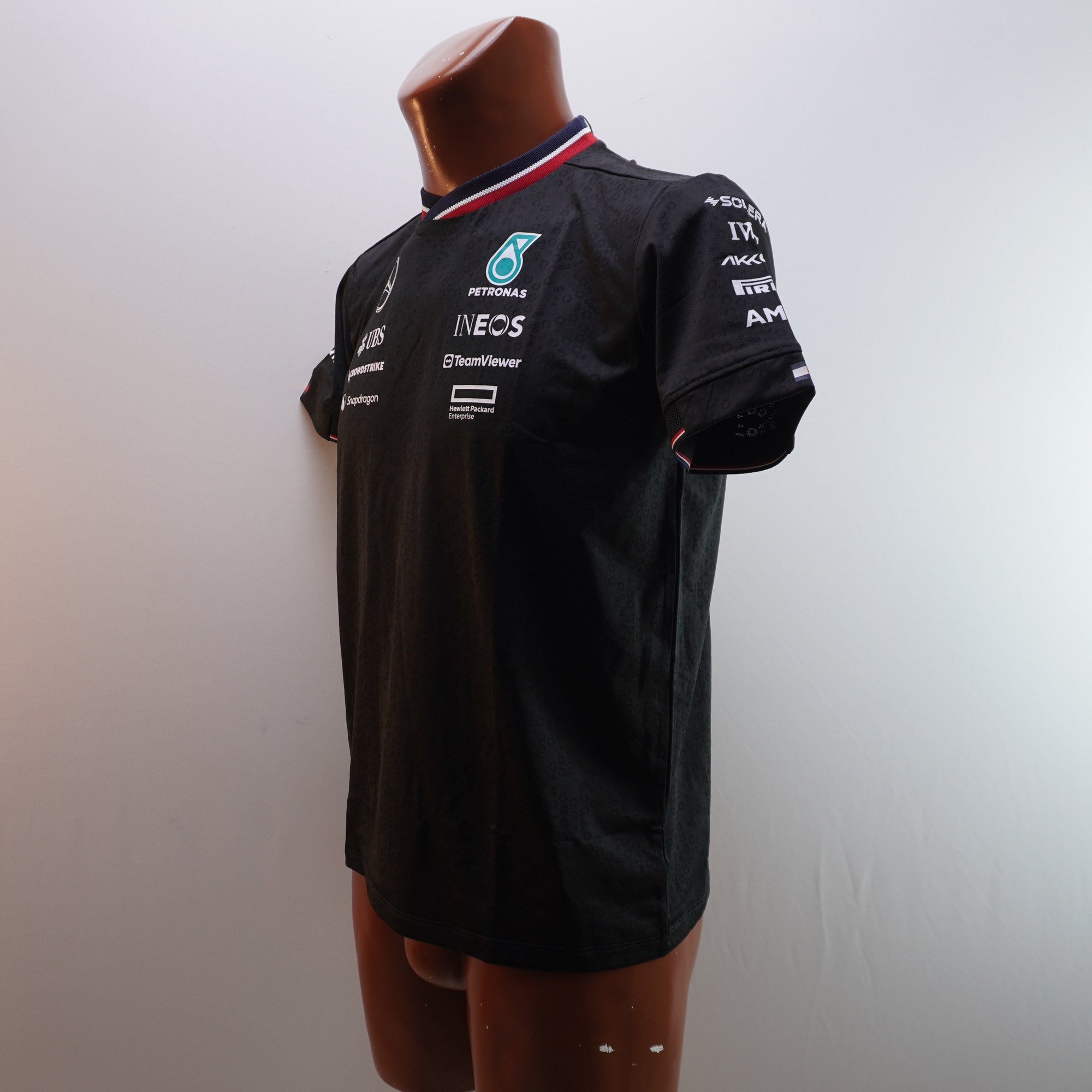 Camiseta de Manga Corta Mercedes para Hombre Usada - Negra, M
