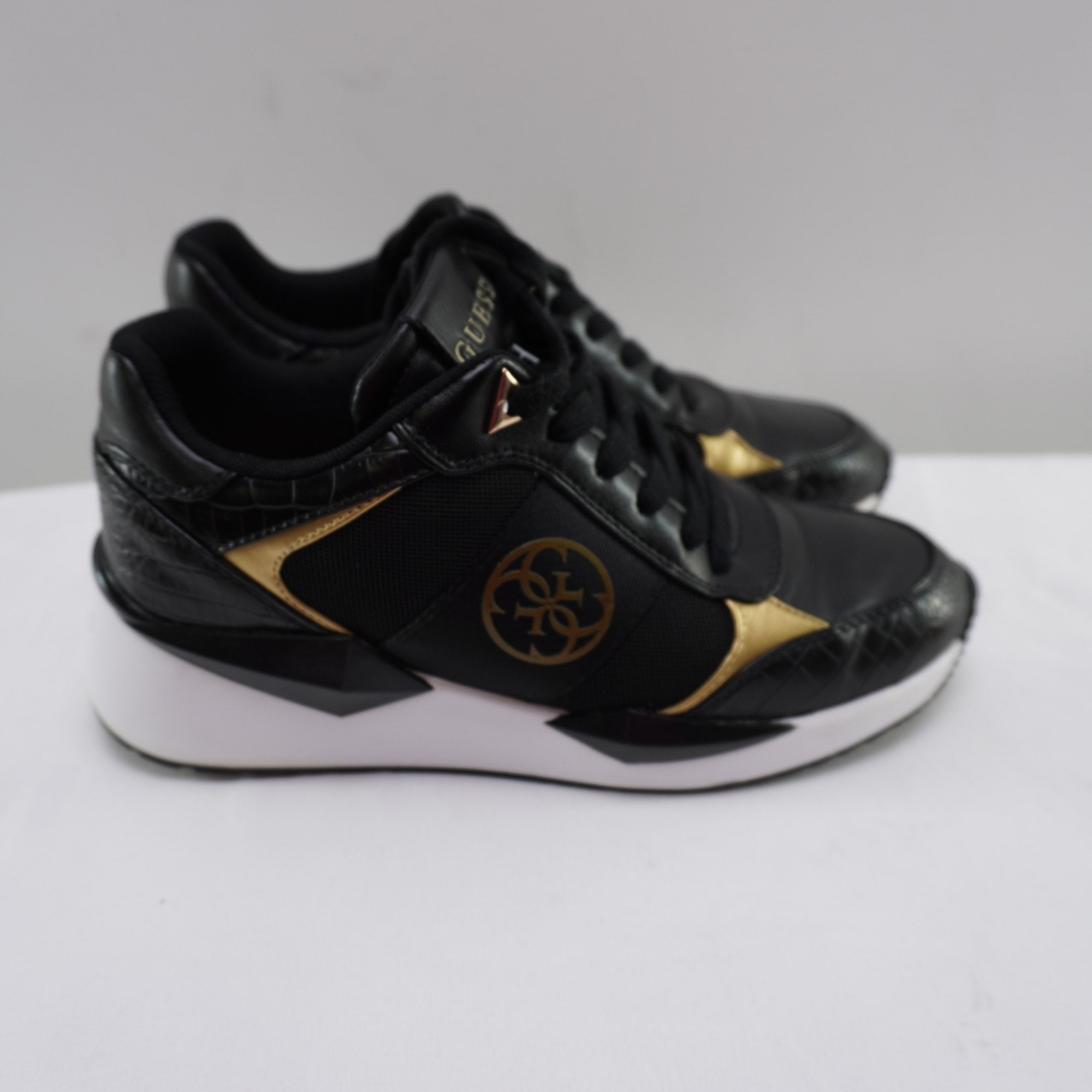 Zapatillas Guess para Mujer Usadas - Negro, Talla 39