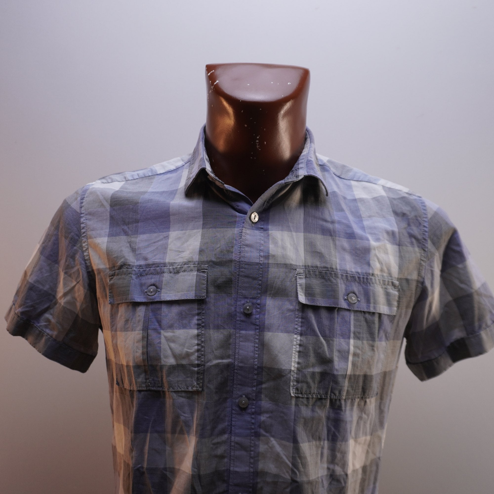 Camisa Henley Calvin Klein para Hombre Usada - Muy Buena Estado