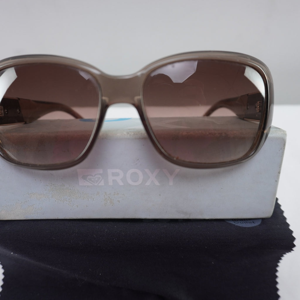 Gafas de Sol Guess para Mujeres - Marrón, Usadas en Muy Buen Estado