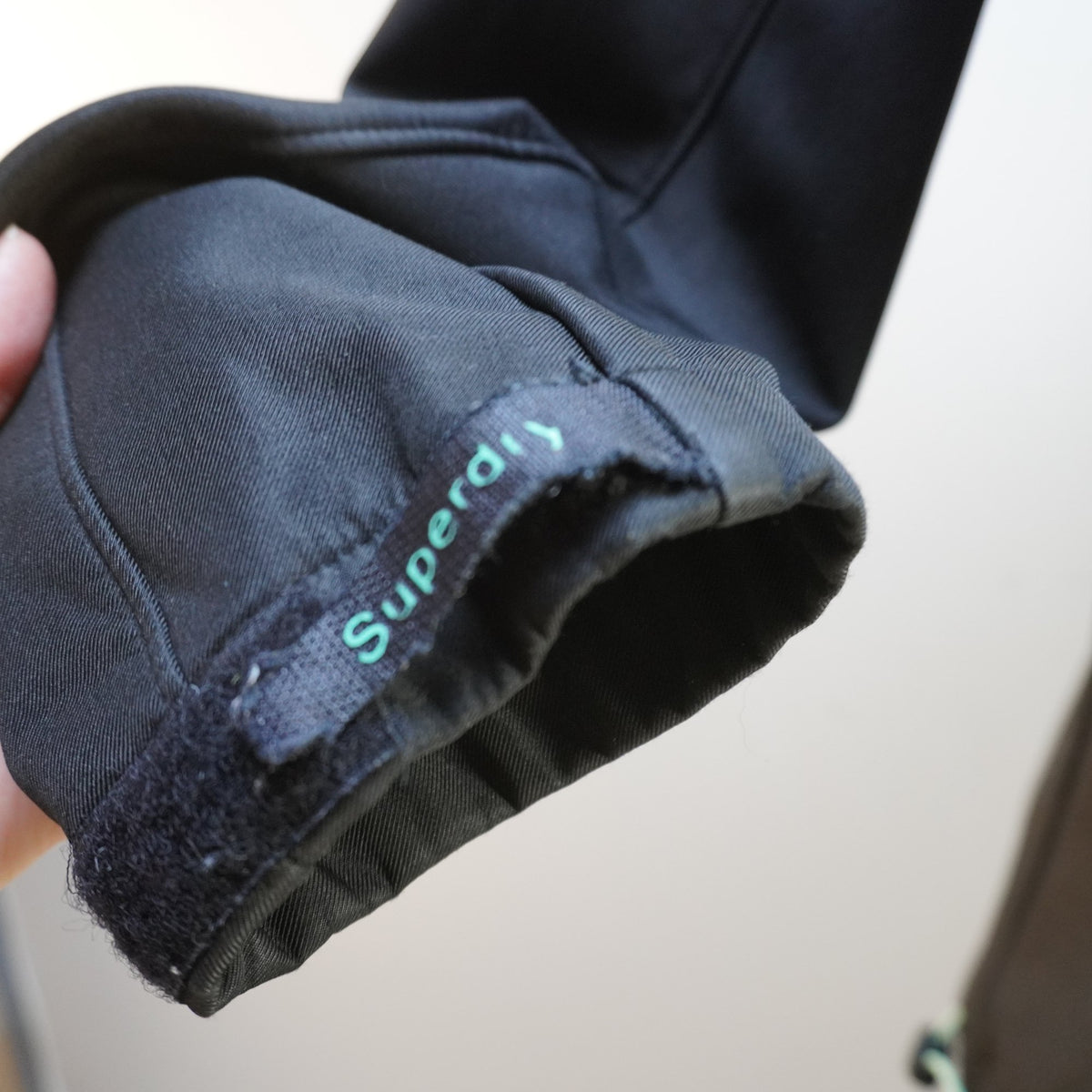 Chaqueta Deportiva Superdry para Mujer Usada - Negra, XXL