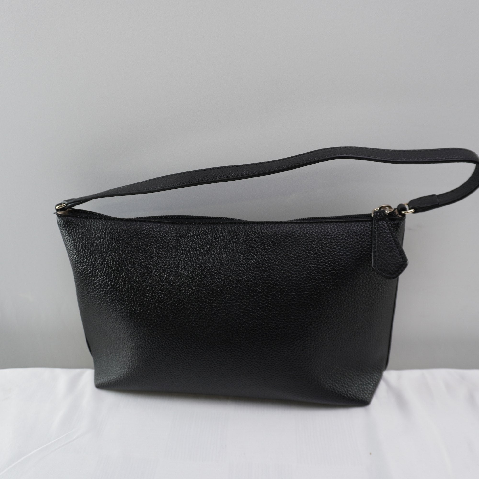 Bolso Baguette Guess para Mujer Usado - Negro en Muy Buen Estado