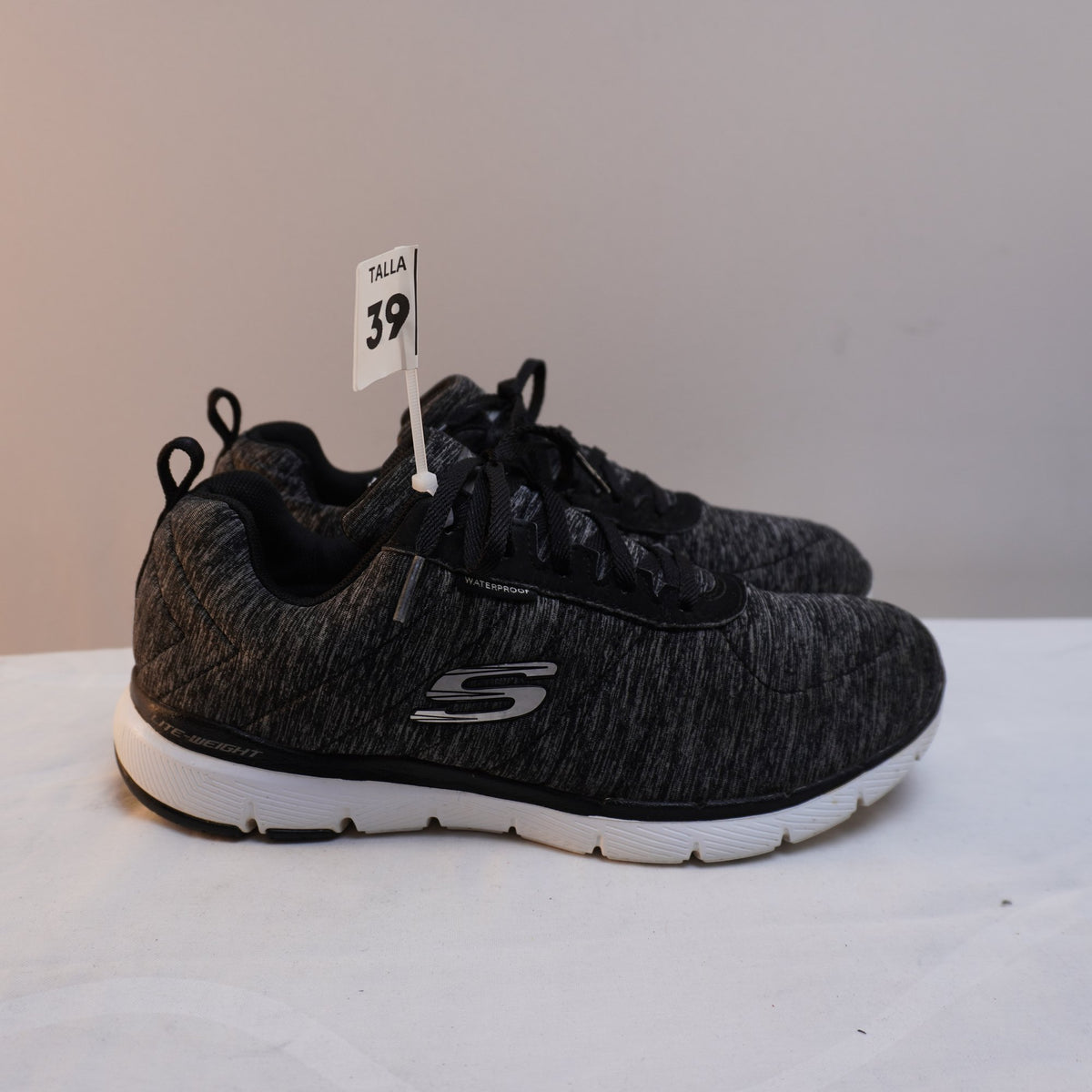 Zapatillas Skechers para Mujer Usadas - Gris, Talla 39