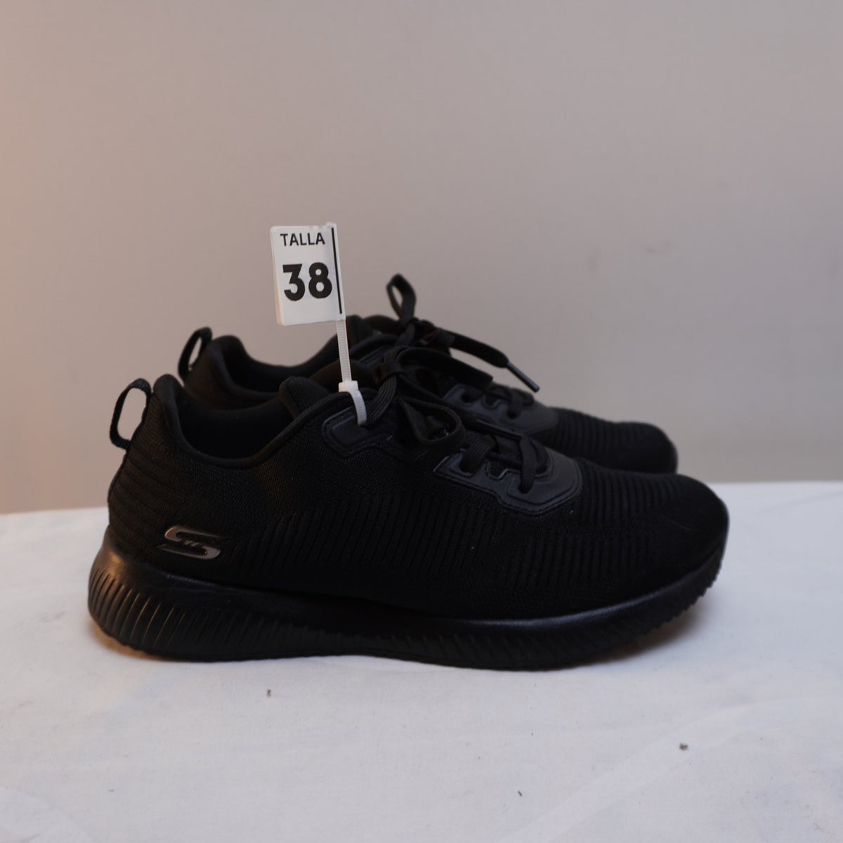 Zapatillas Skechers para Mujer Usadas - Negro, Talla 38