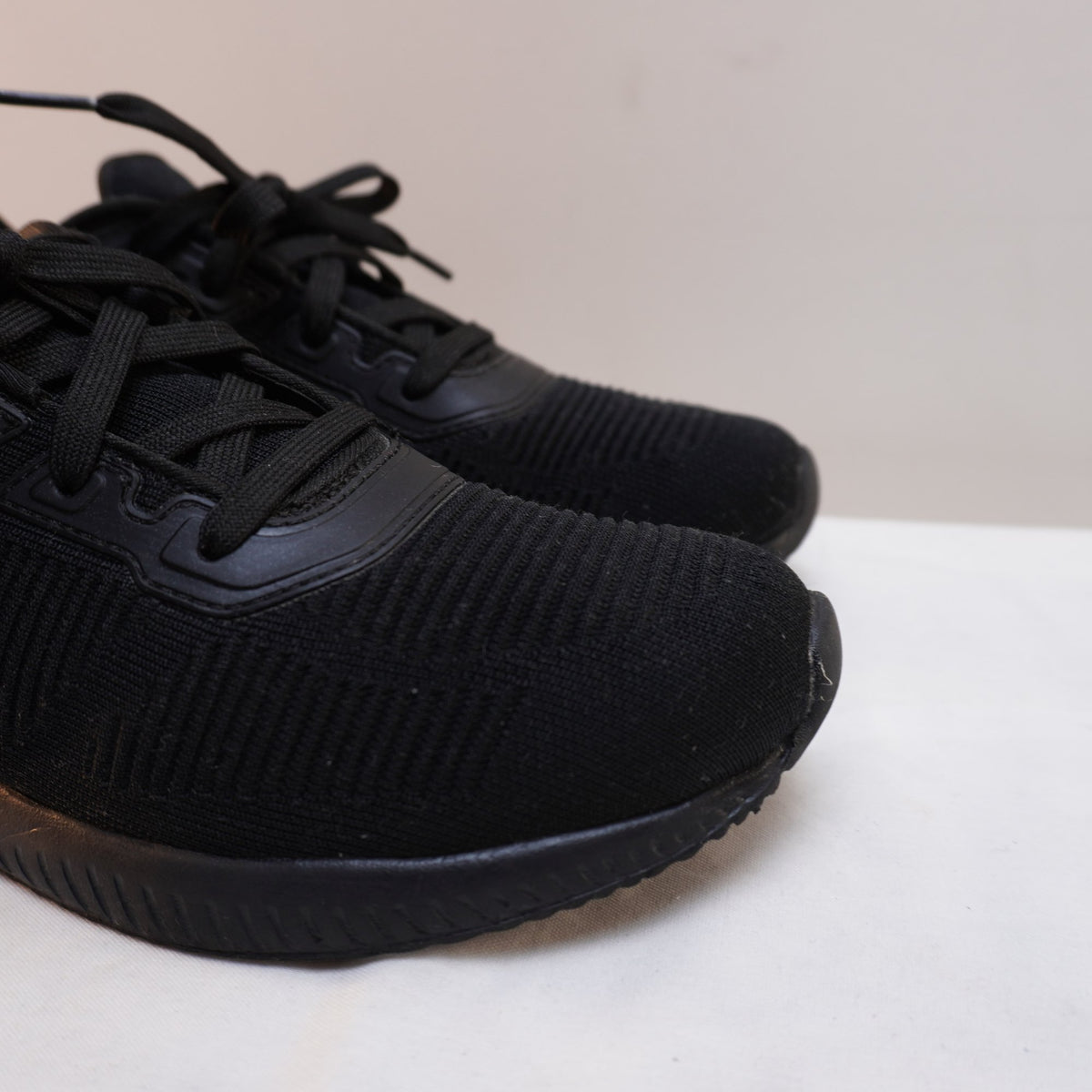 Zapatillas Skechers para Mujer Usadas - Negro, Talla 39
