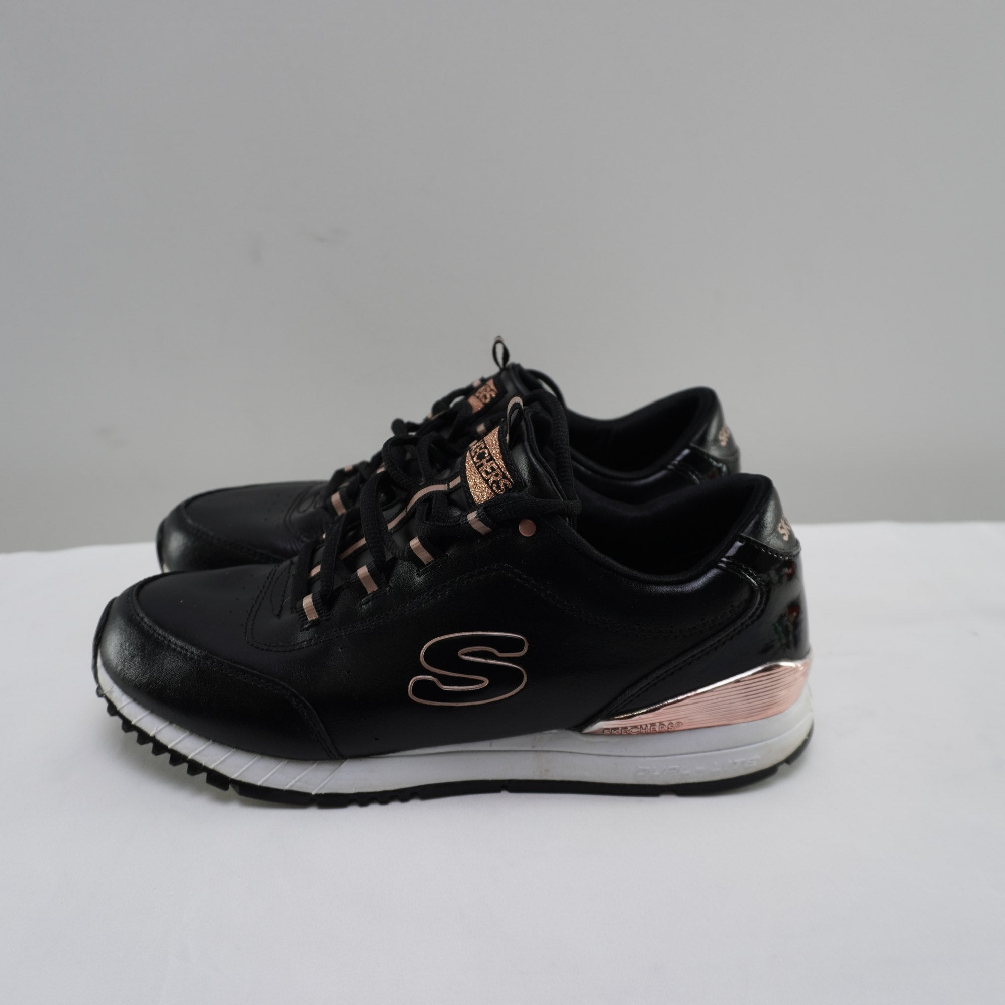 Zapatillas Skechers para Mujer Usadas - Negro, 38.5