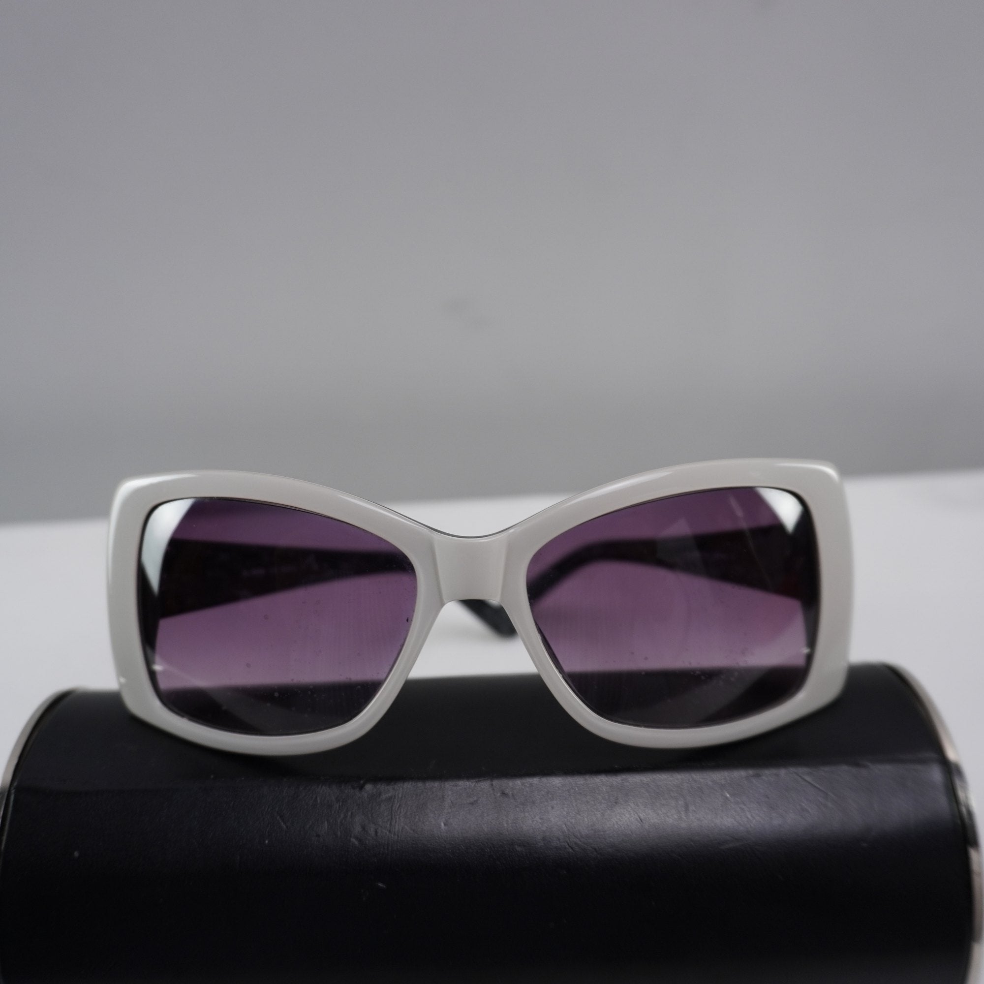 Gafas de Sol Guy Laroche para Mujer Usadas - Blancas