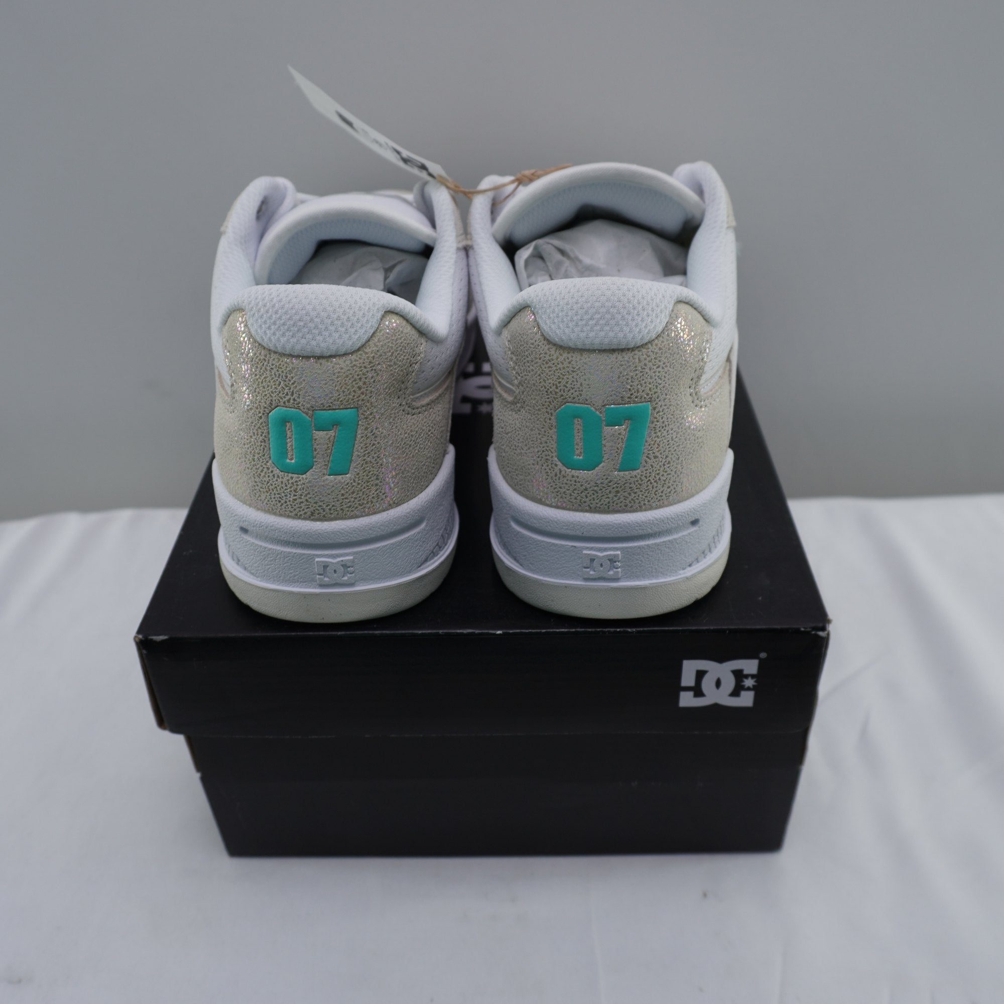 Zapatillas DC Shoes para Mujeres Usadas - Blancas, Talla 40
