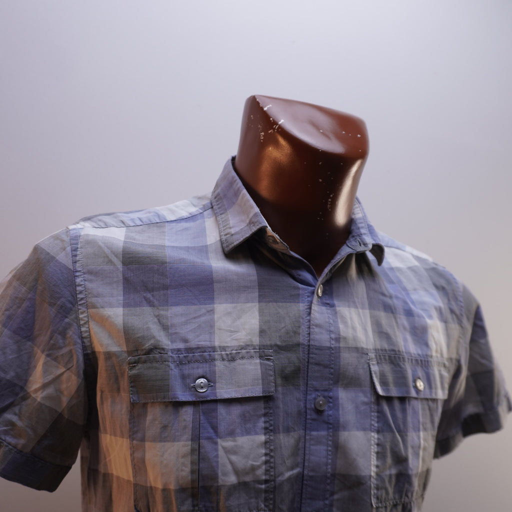 Camisa Henley Calvin Klein para Hombre Usada - Muy Buena Estado