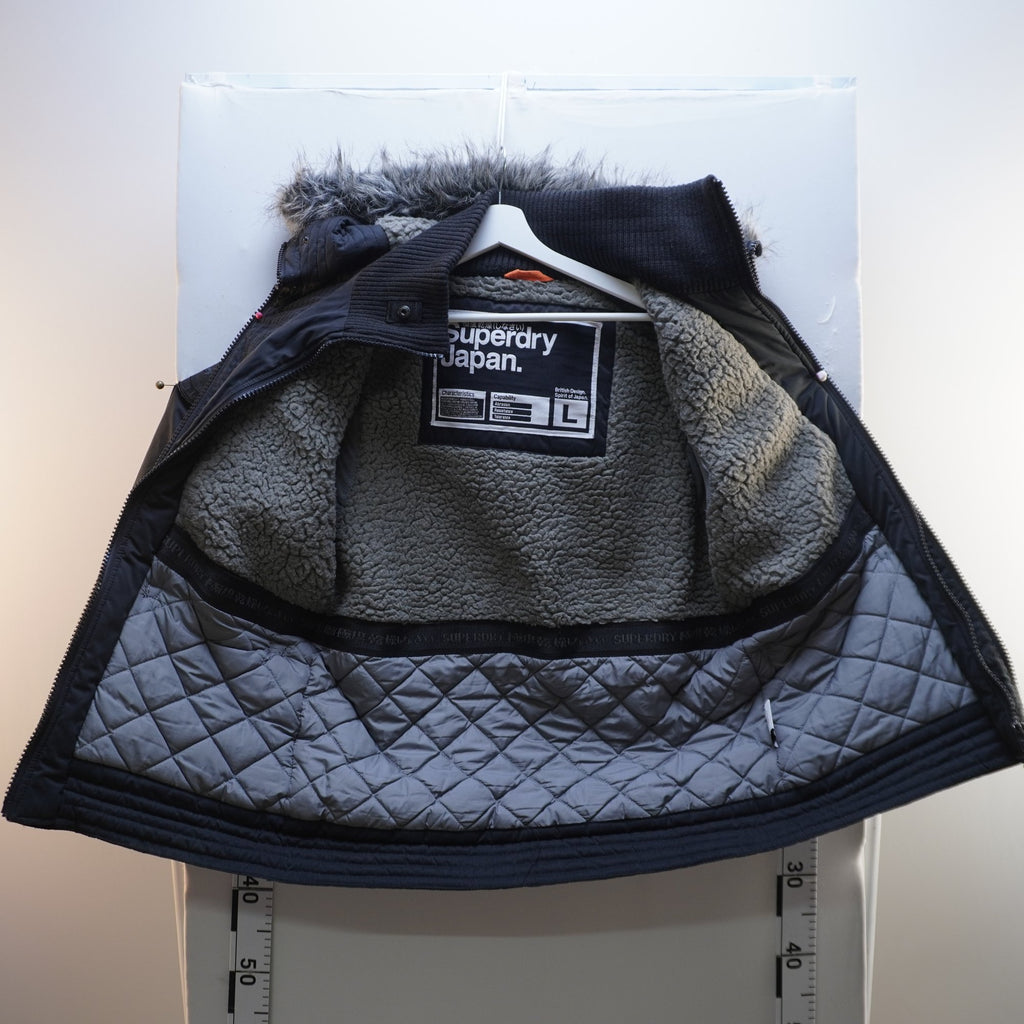 Parka Superdry para Hombre Usada - Grande (L), Muy Buen Estado