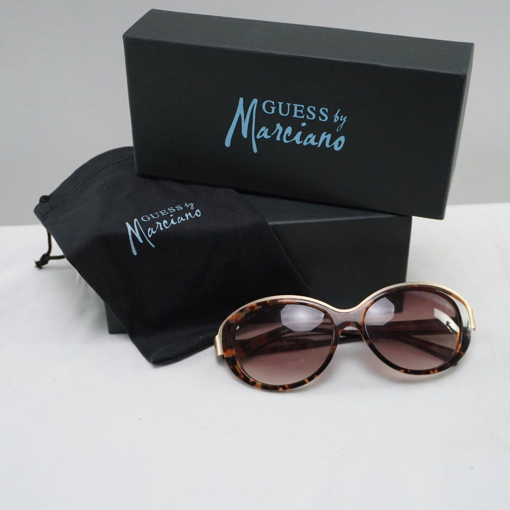 Gafas de Sol Guess Marciano para Mujeres Usadas - Marrón, Muy Buen Estado