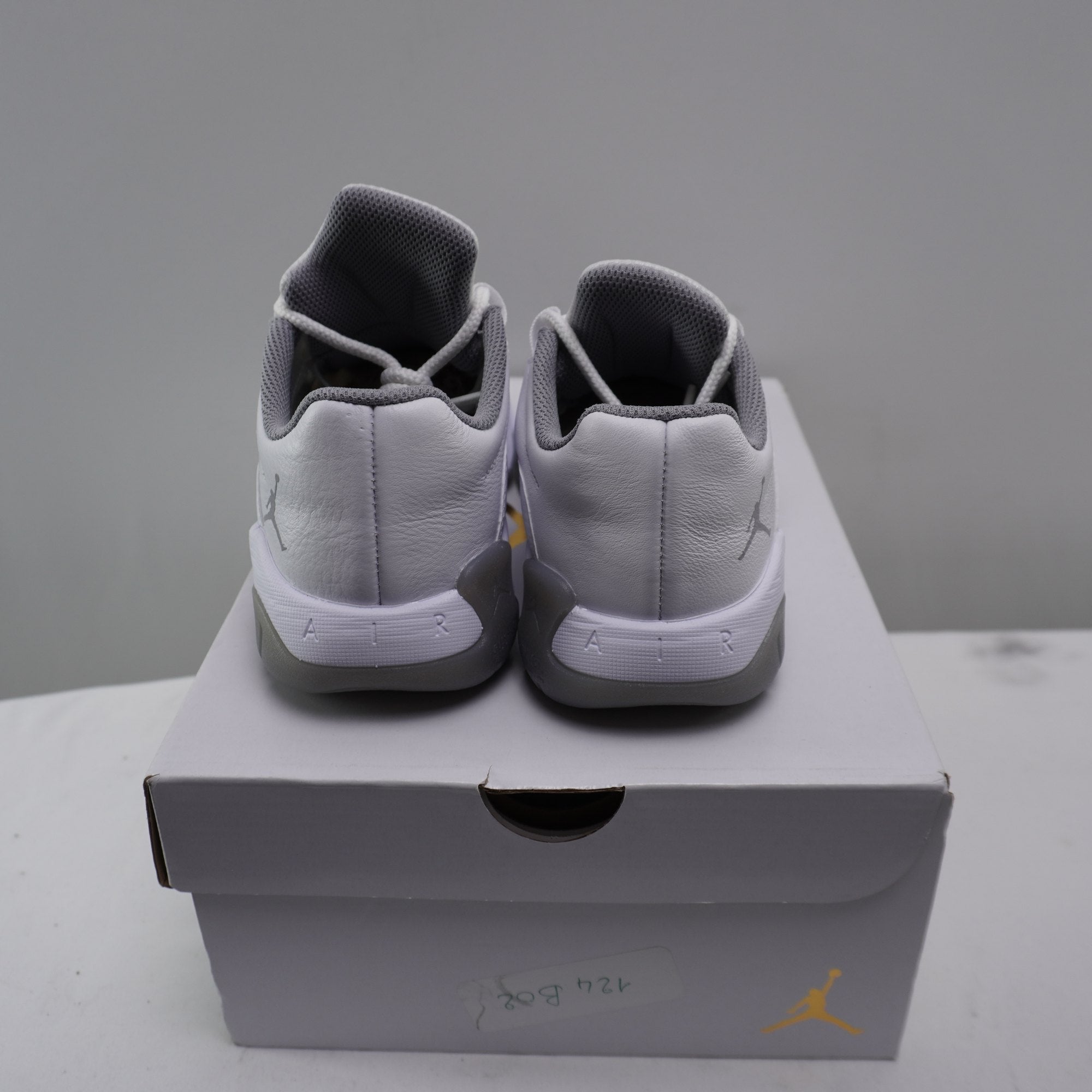 Zapatillas Jordan para Hombre Usadas - Blancas, Talla 37.5