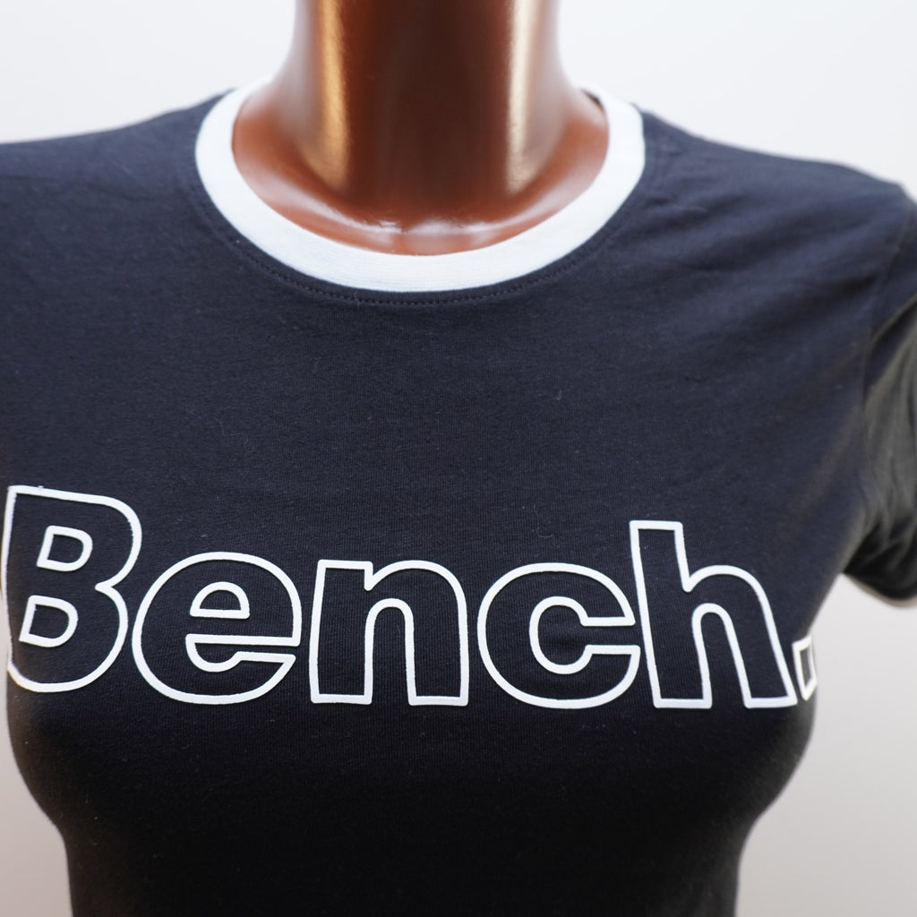 Camiseta de Manga Corta Bench para Mujer Usada - Negra, Mediana (M)