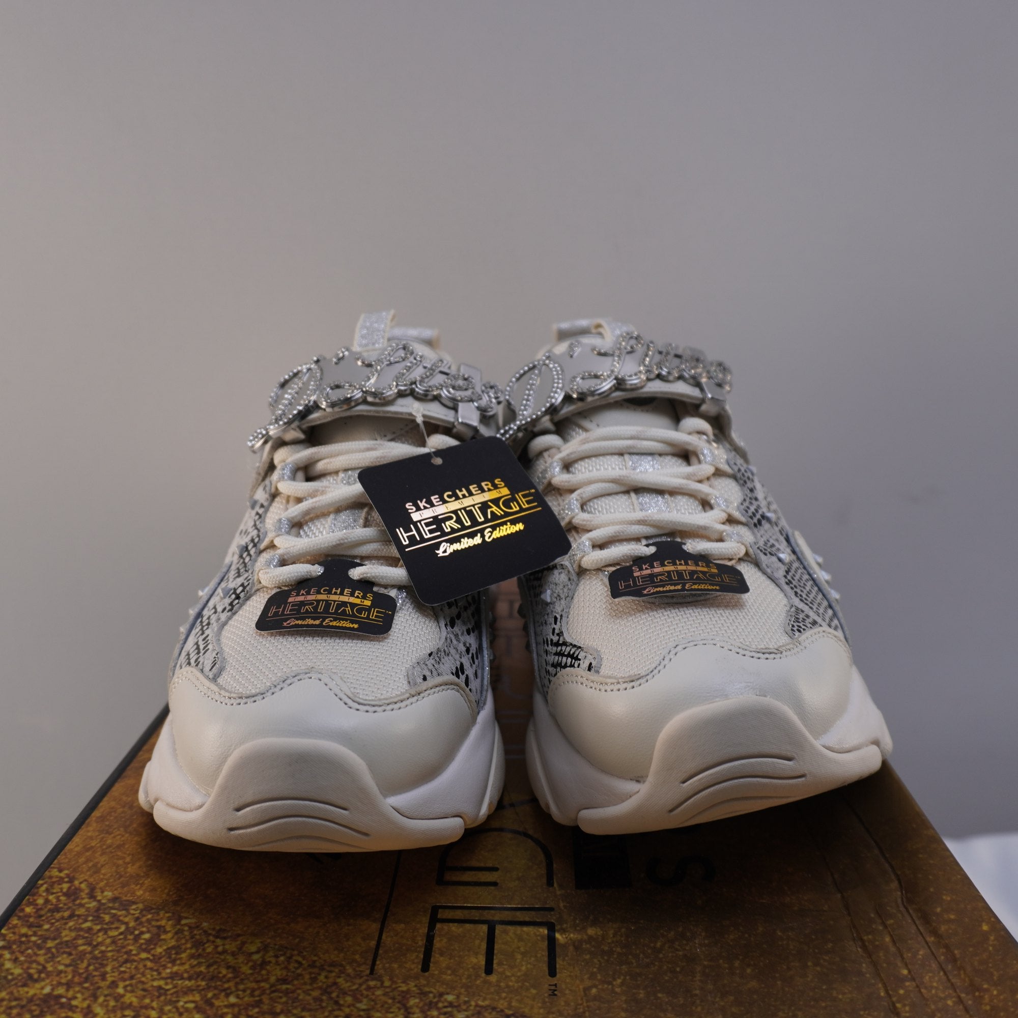Zapatillas Skechers para Mujer Usadas - Gris, Talla 37
