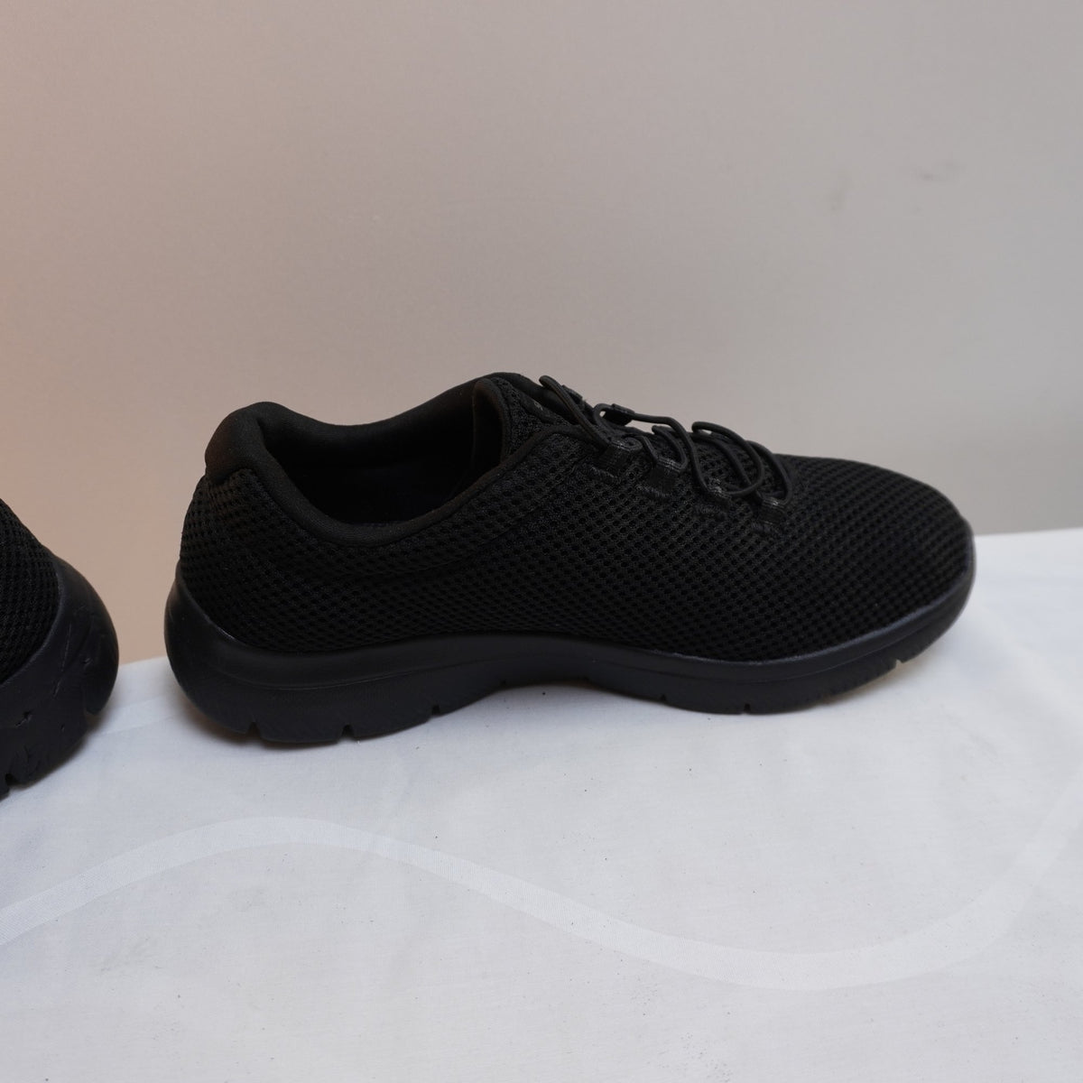 Zapatillas Skechers para Mujer Usadas - Negro, Talla 39
