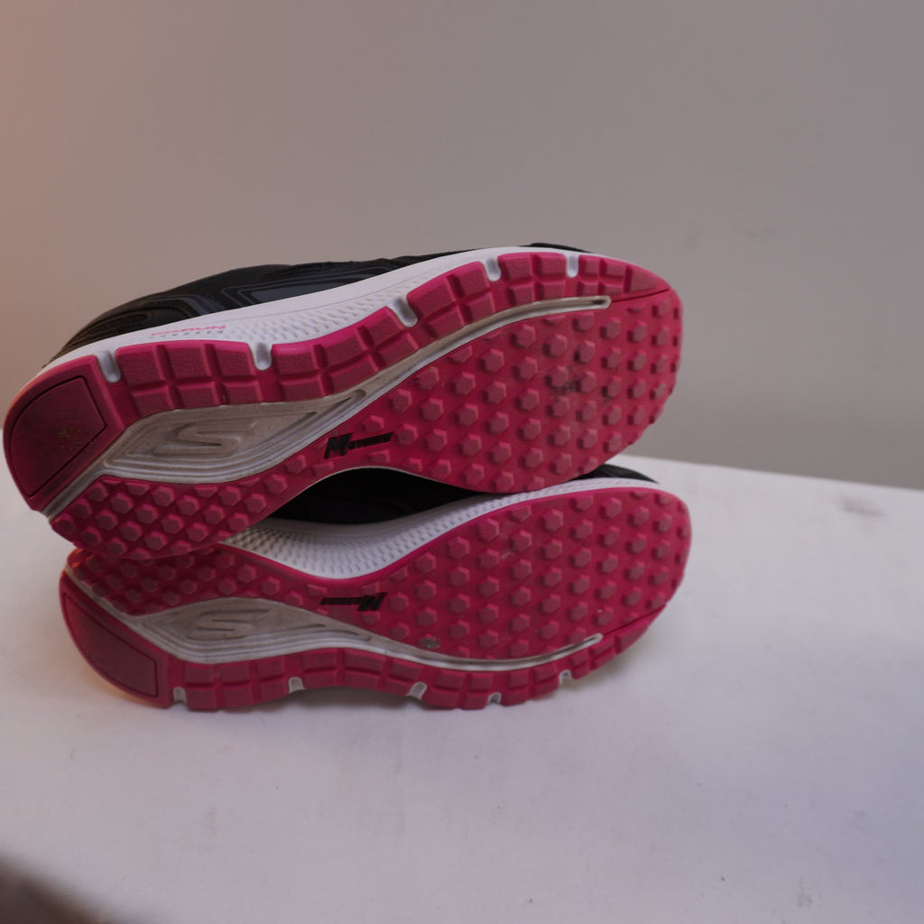 Zapatillas Skechers para Mujer Usadas - Negro, Talla 39