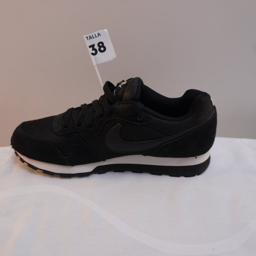 Zapatillas Nike para Mujer Usadas - Negro, Talla 38