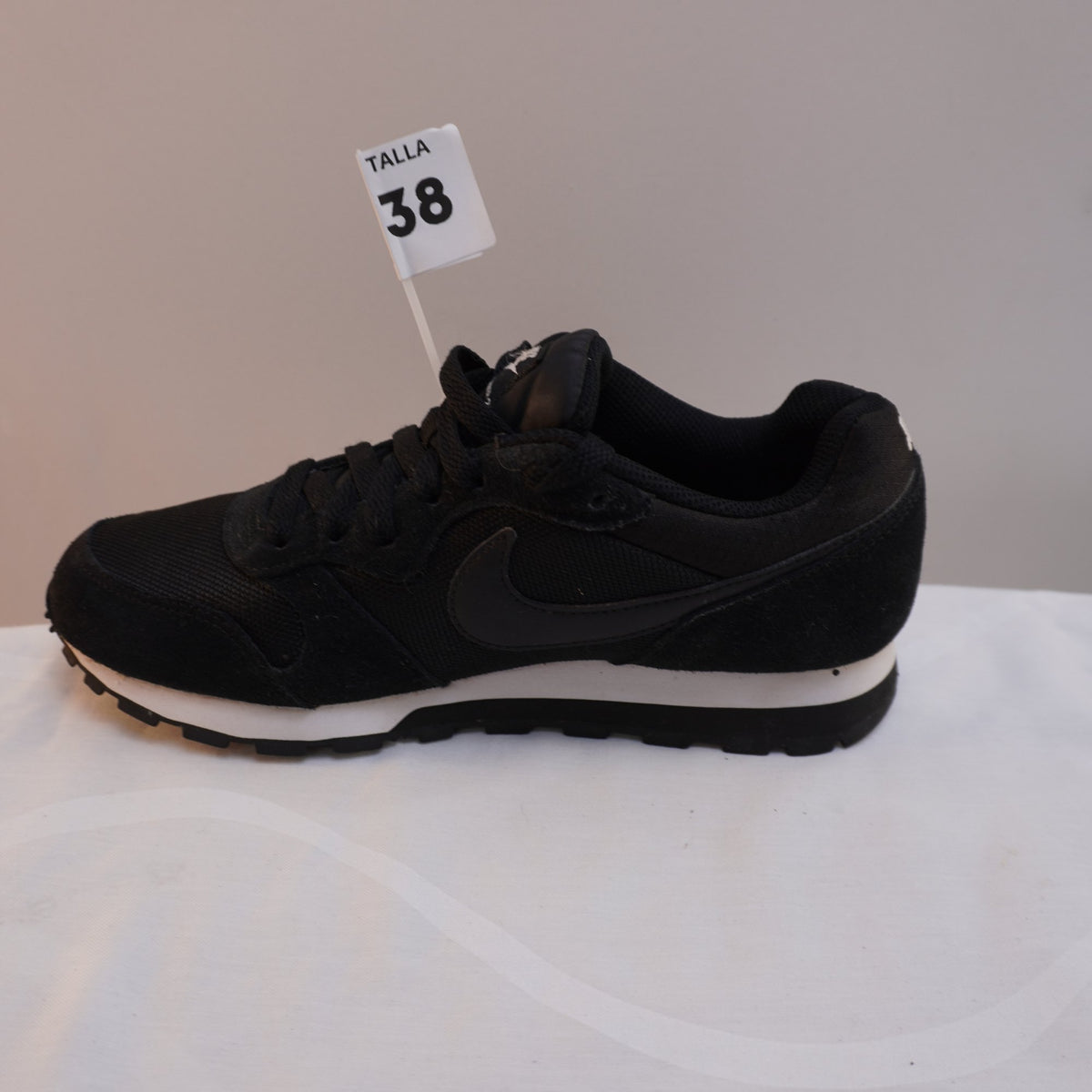 Zapatillas Nike para Mujer Usadas - Negro, Talla 38