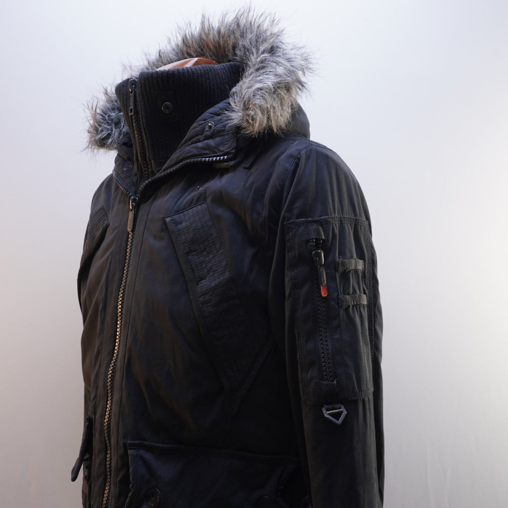 Parka Superdry para Hombre Usada - Grande (L), Muy Buen Estado