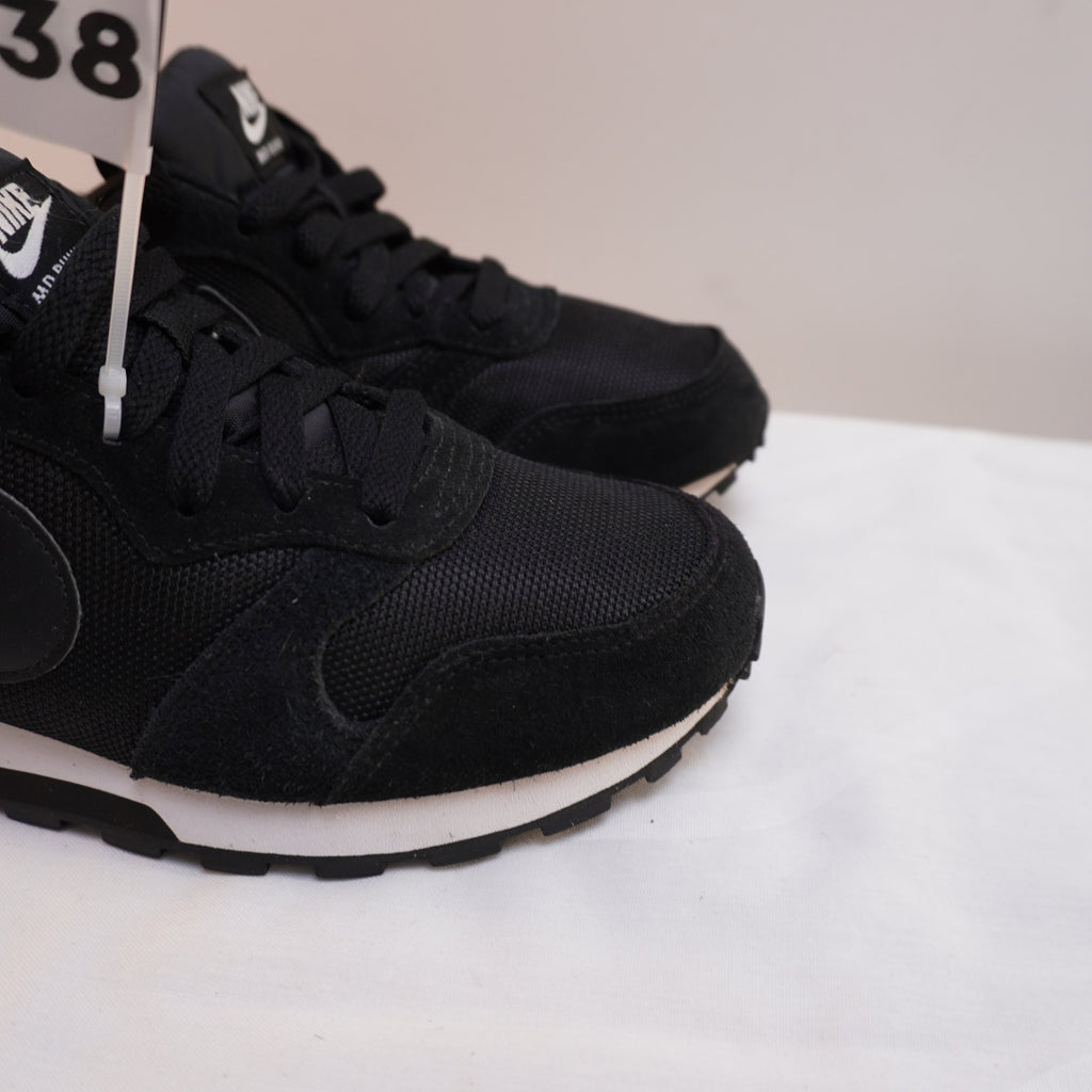 Zapatillas Nike para Mujer Usadas - Negro, Talla 38
