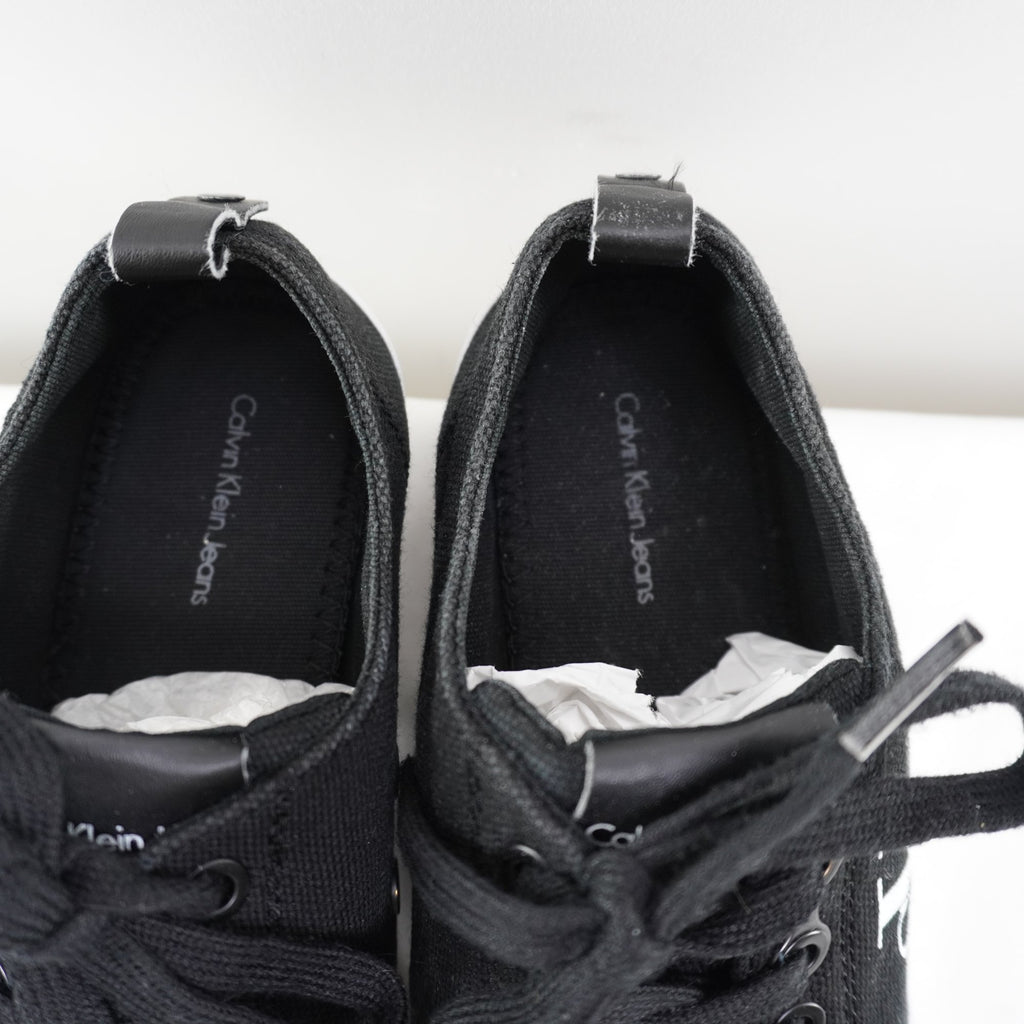 Zapatillas Calvin Klein para Mujer Usadas - Negros, Talla 38