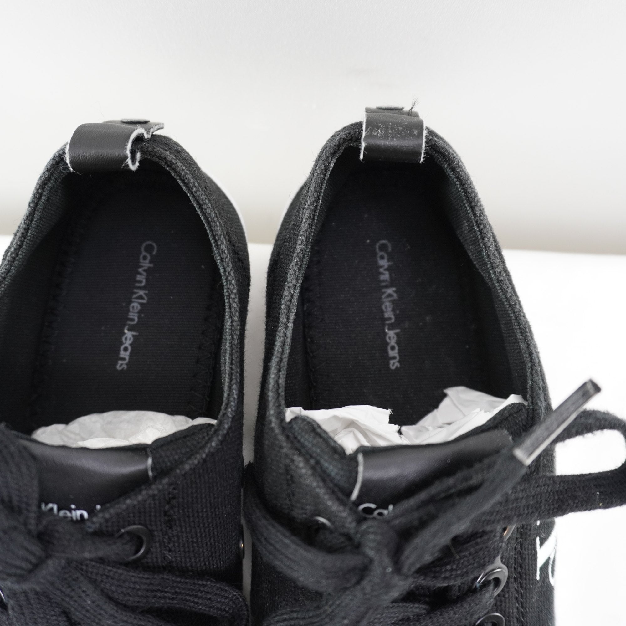 Zapatillas Calvin Klein para Mujer Usadas - Negros, Talla 38
