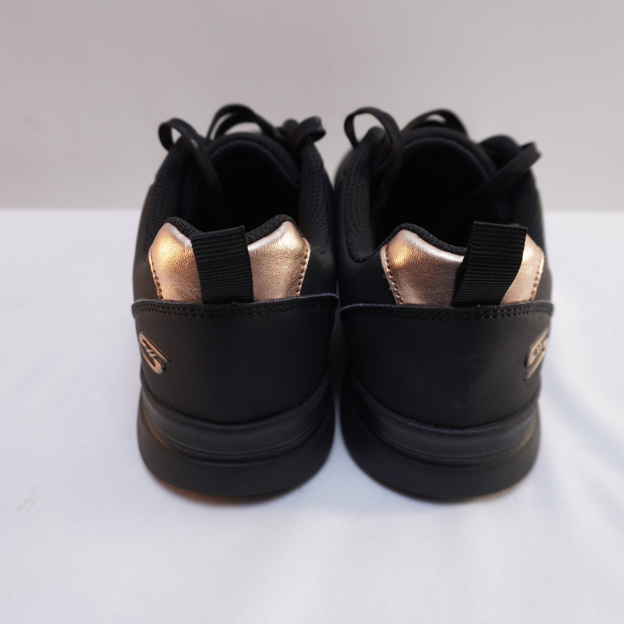 Zapatillas Skechers para Mujer Usadas - Negro, 38