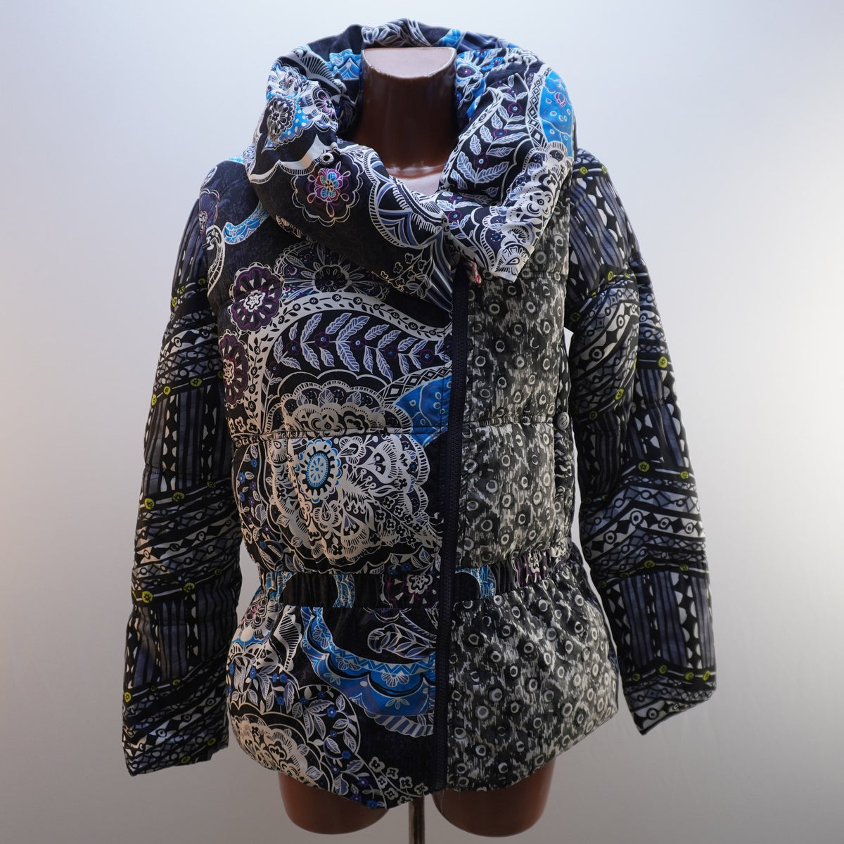 Parka Desigual para Mujer Usada - Multicolor, XL