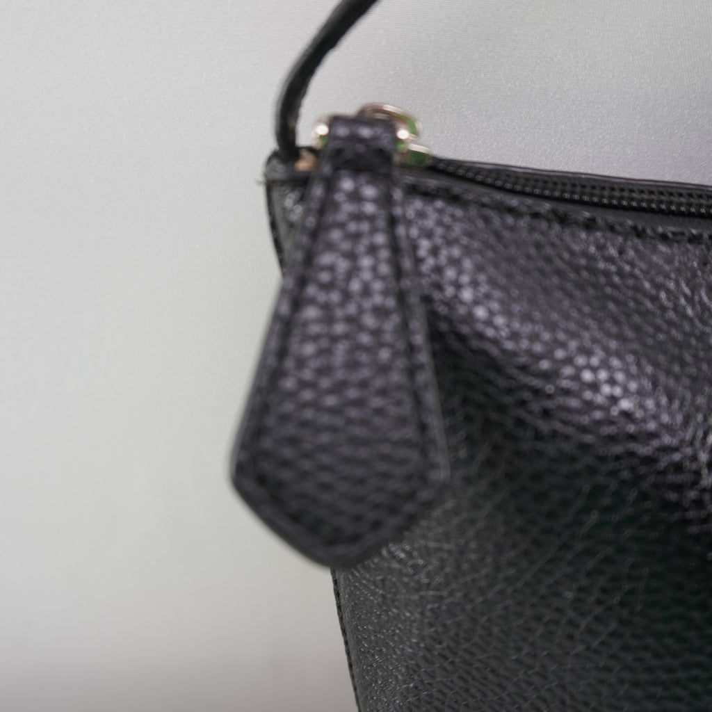 Bolso Baguette Guess para Mujer Usado - Negro, Muy Buen Estado