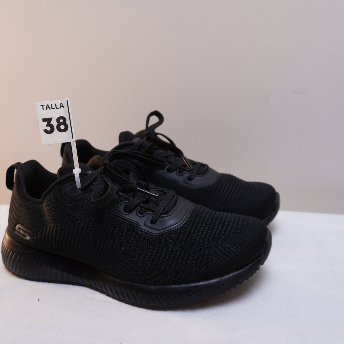 Zapatillas Skechers para Mujer Usadas - Negro, Talla 38