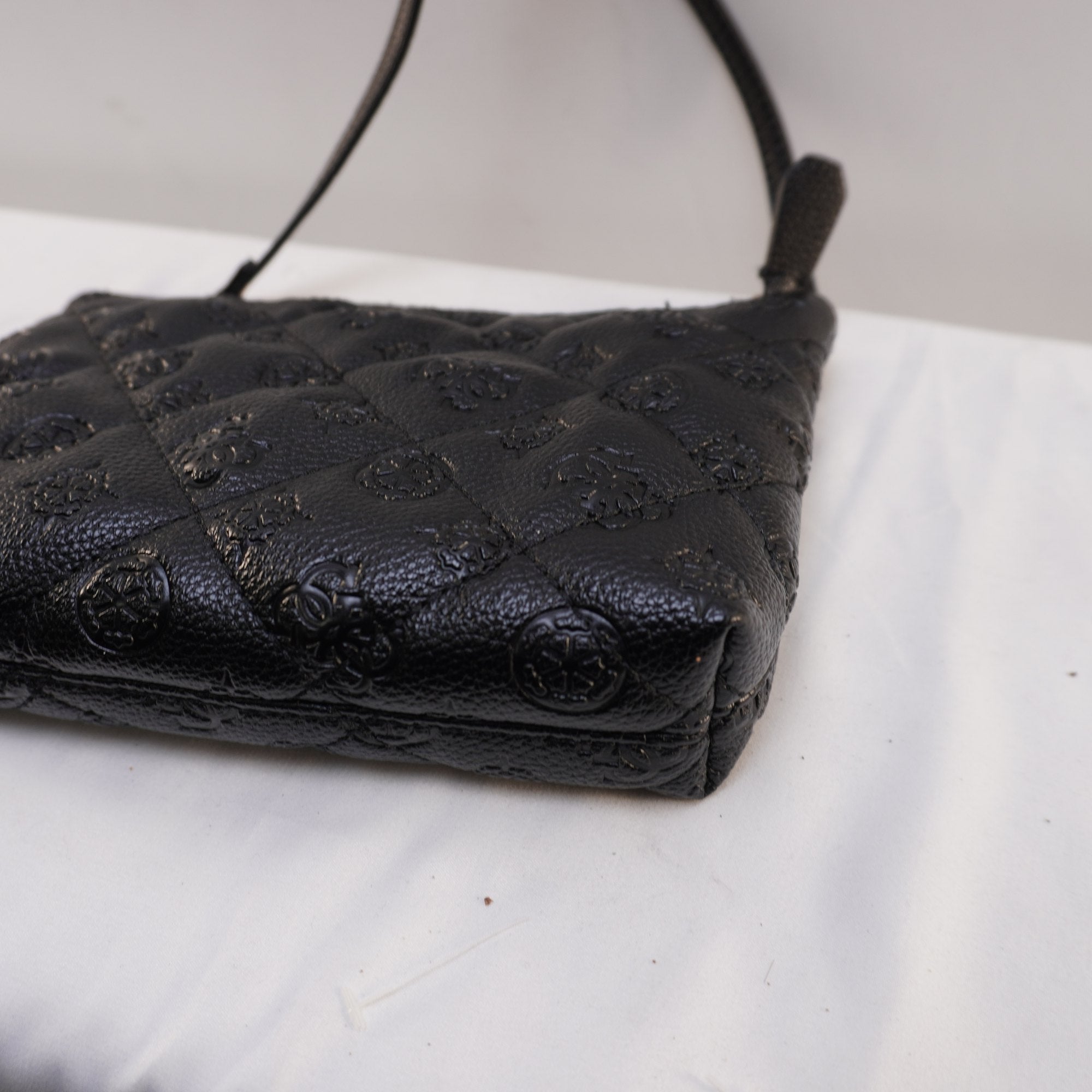 Bolso Baguette Guess para Mujeres Usado - Negro, Muy Buen Estado