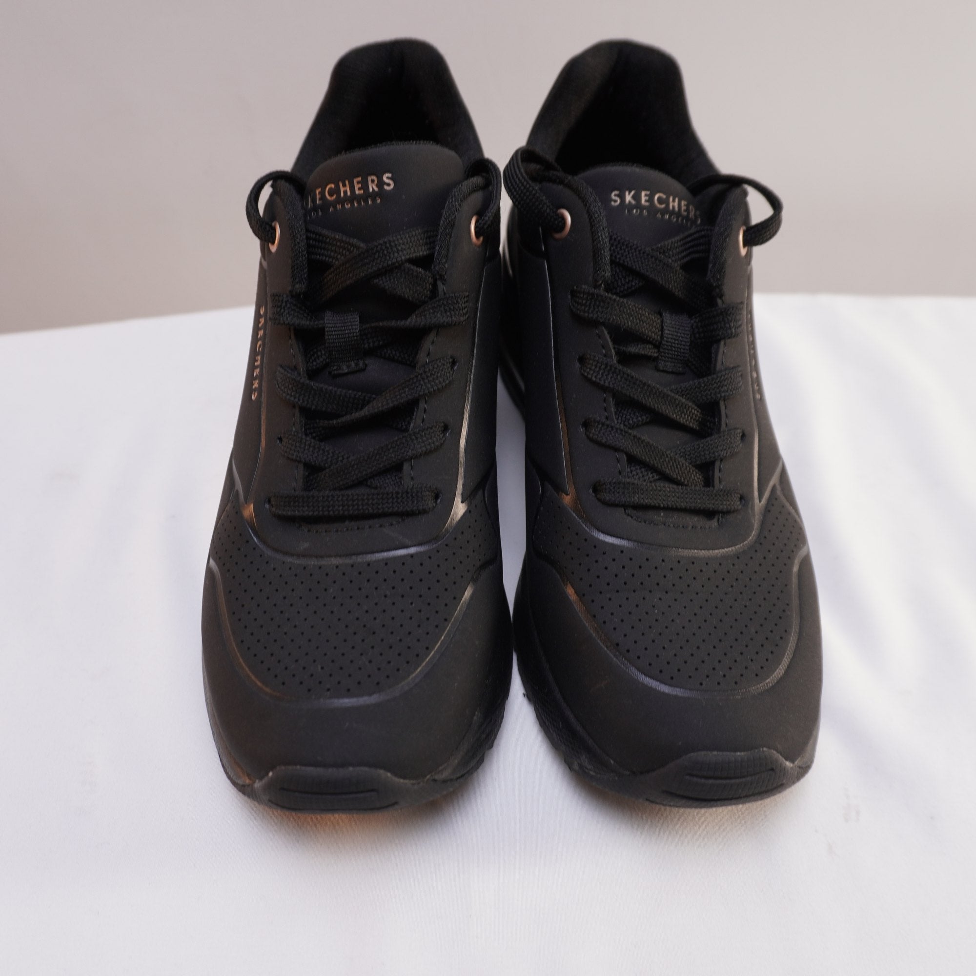 Zapatillas Skechers para Mujer Usadas - Negro, Talla 38