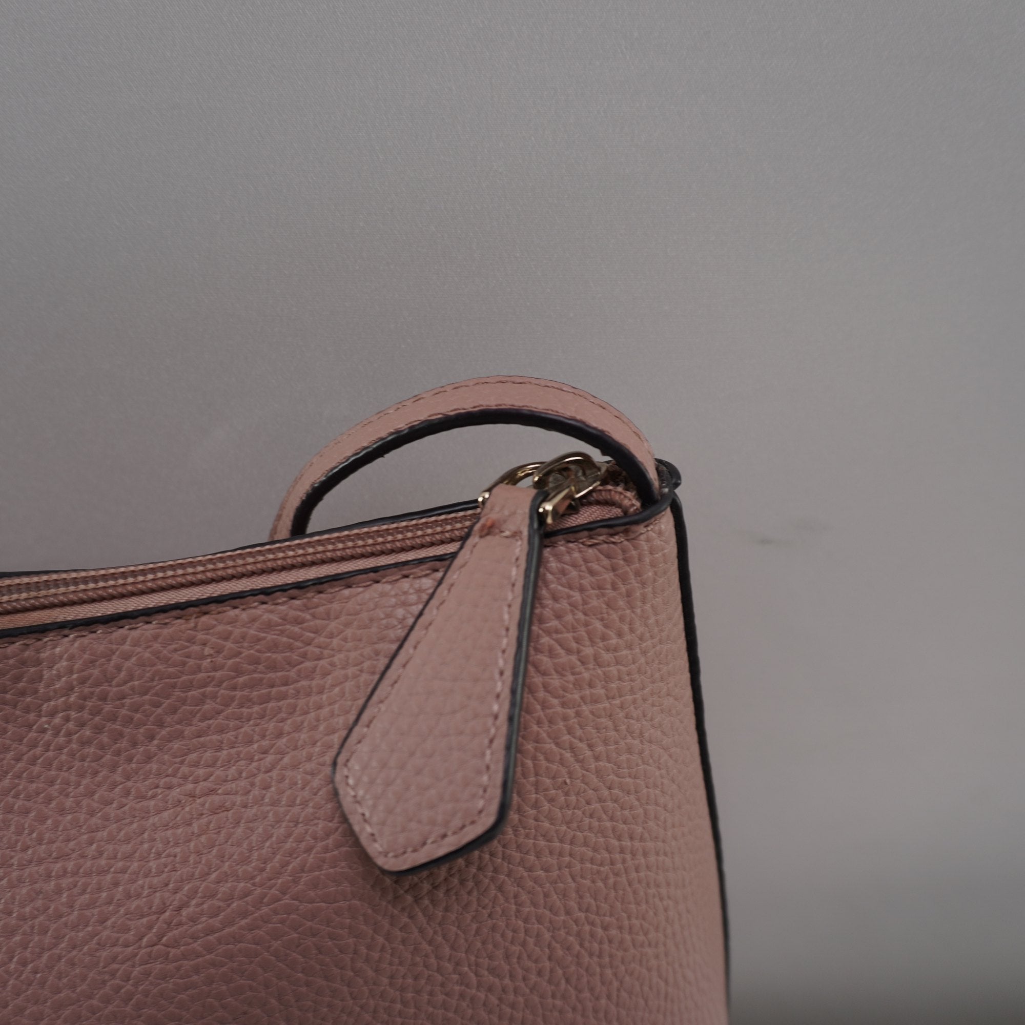 Bolso Baguette Guess para Mujer Usado - Rosa