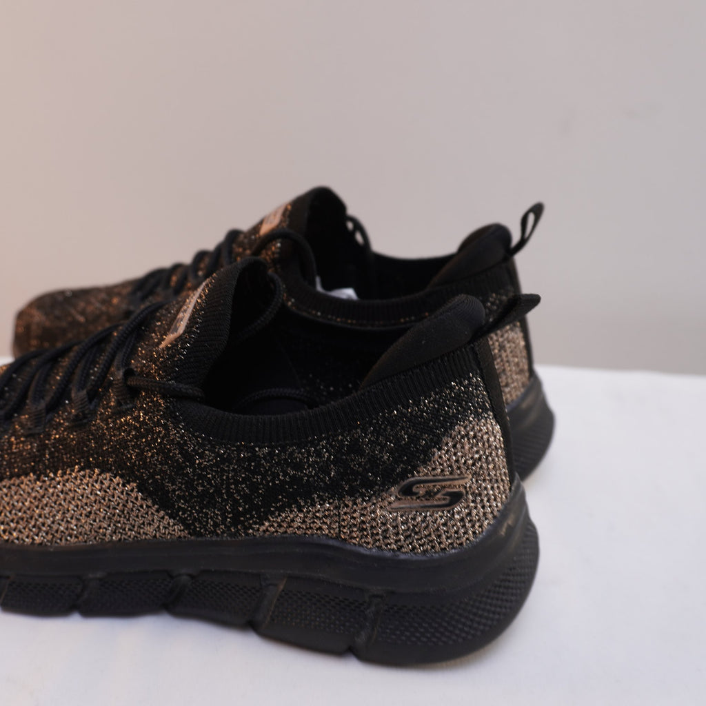Zapatillas Skechers para Mujer Usadas - Negro, 38.5