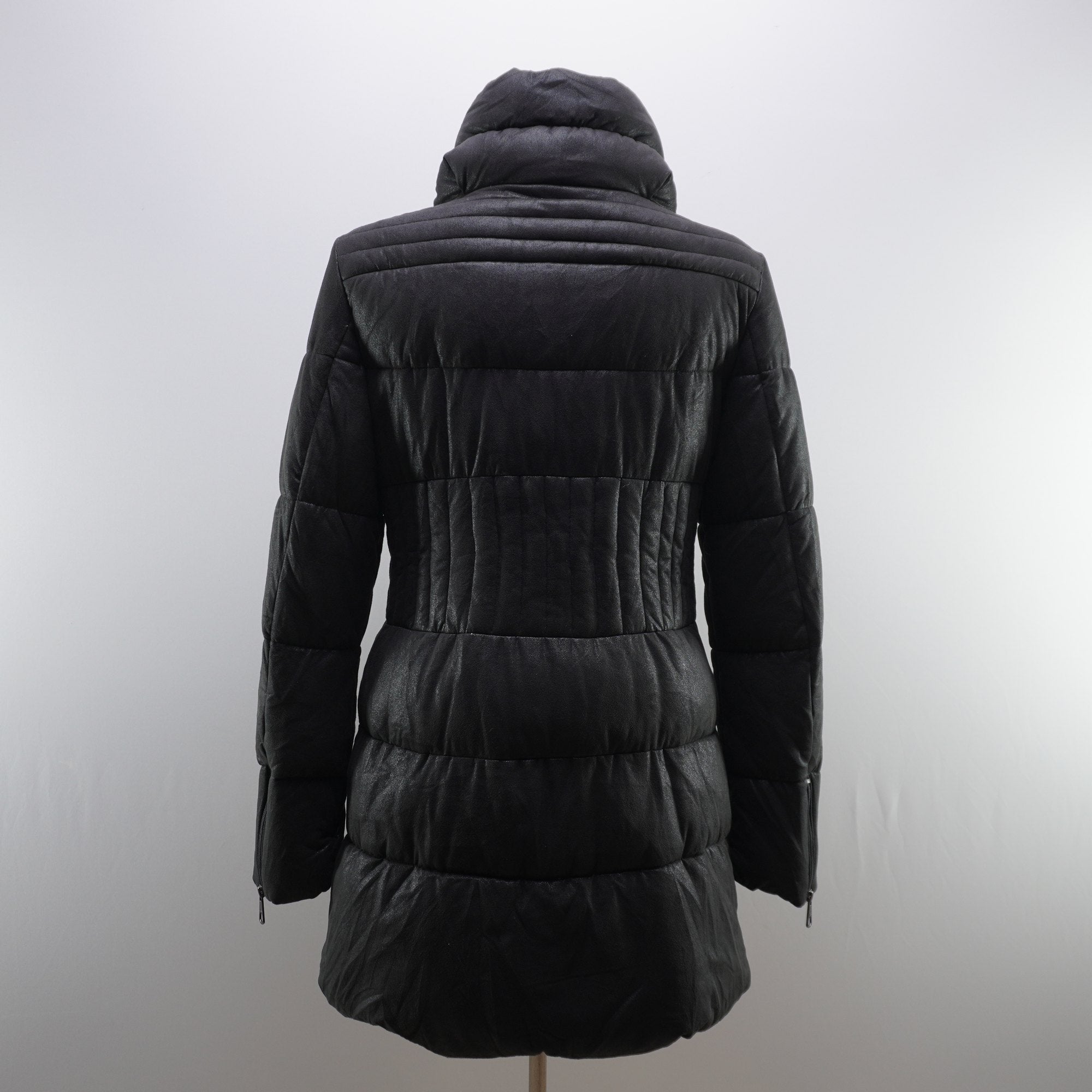 Parka Guess para Mujer Usada - Negra, L