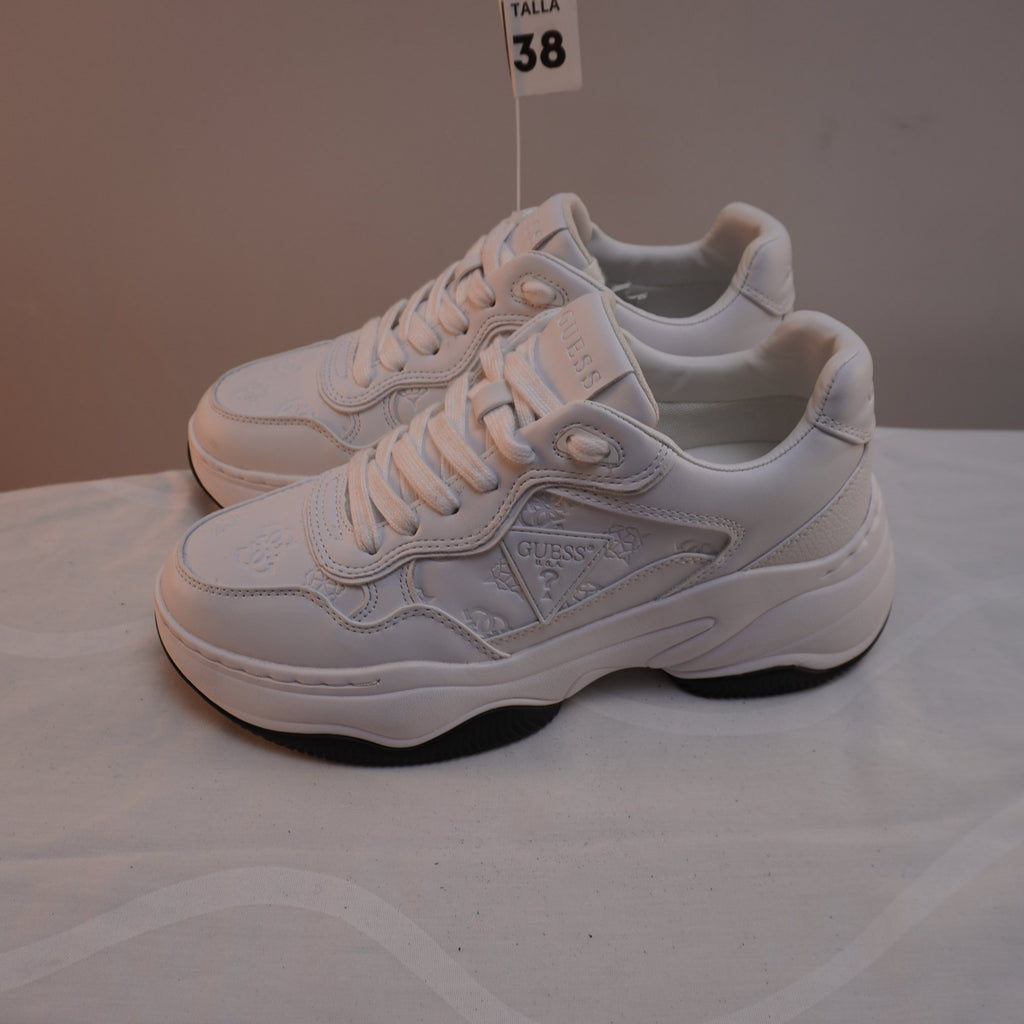 Zapatillas Guess para Mujer Nuevas - Blancas, Talla 38